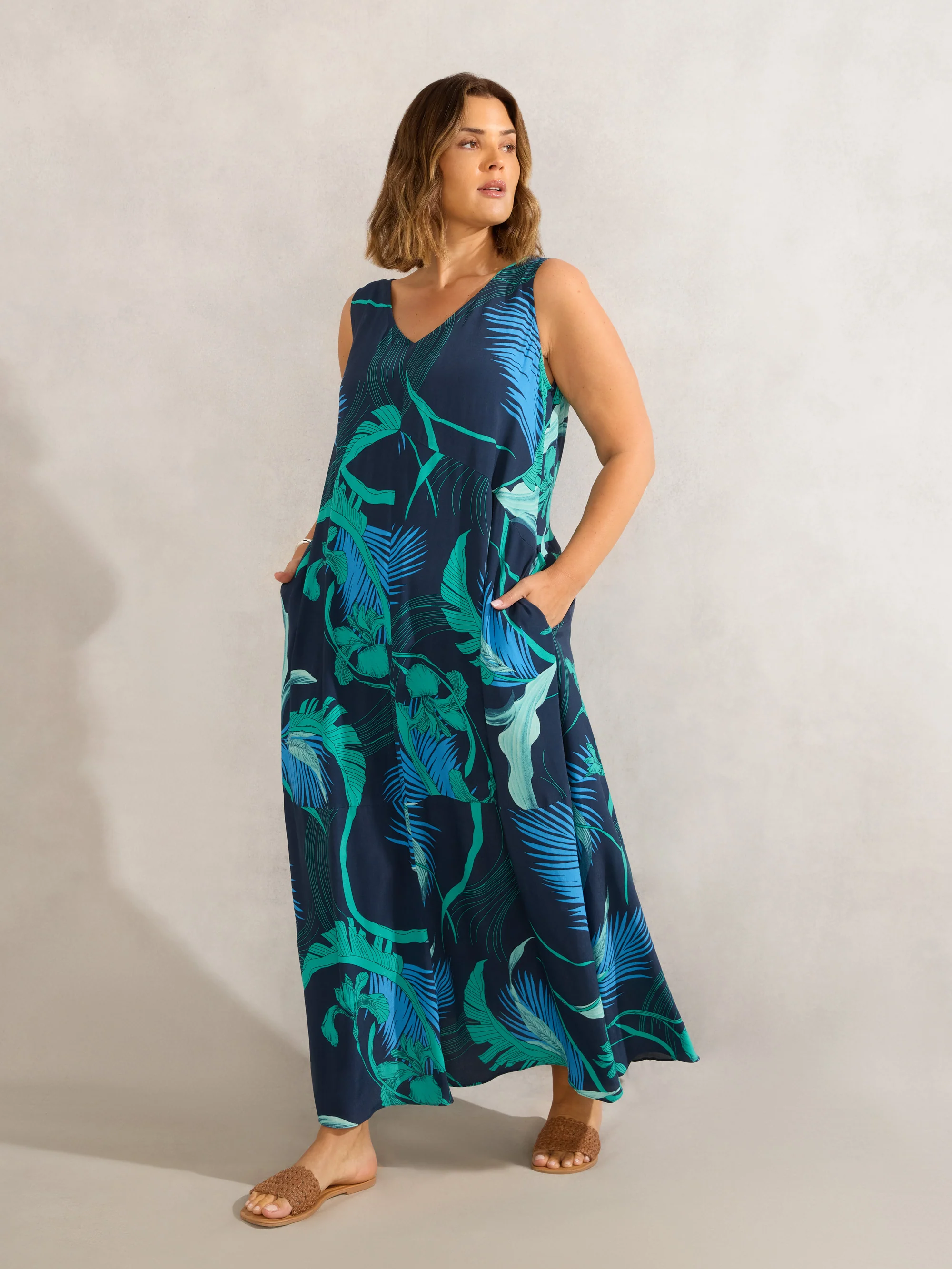 Abstract Leaf Print V Neck Maxi Swing Dress - Image 3