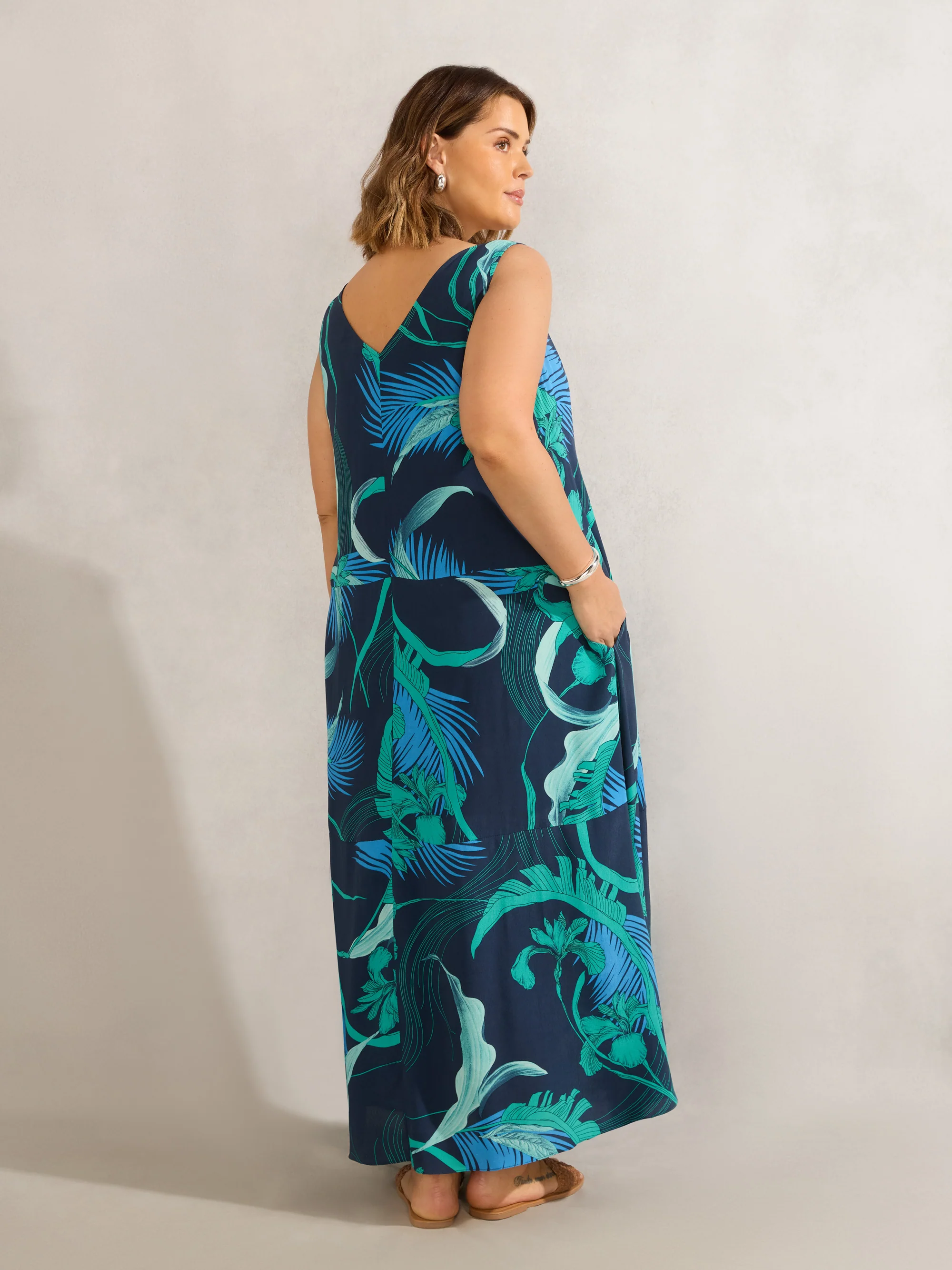 Abstract Leaf Print V Neck Maxi Swing Dress - Image 6