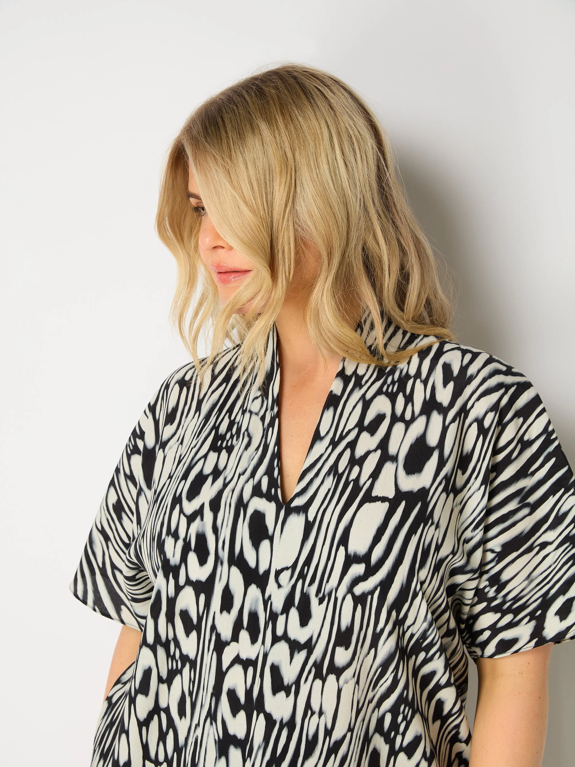 Abstract Leopard V-Neck Blouse - Image 3