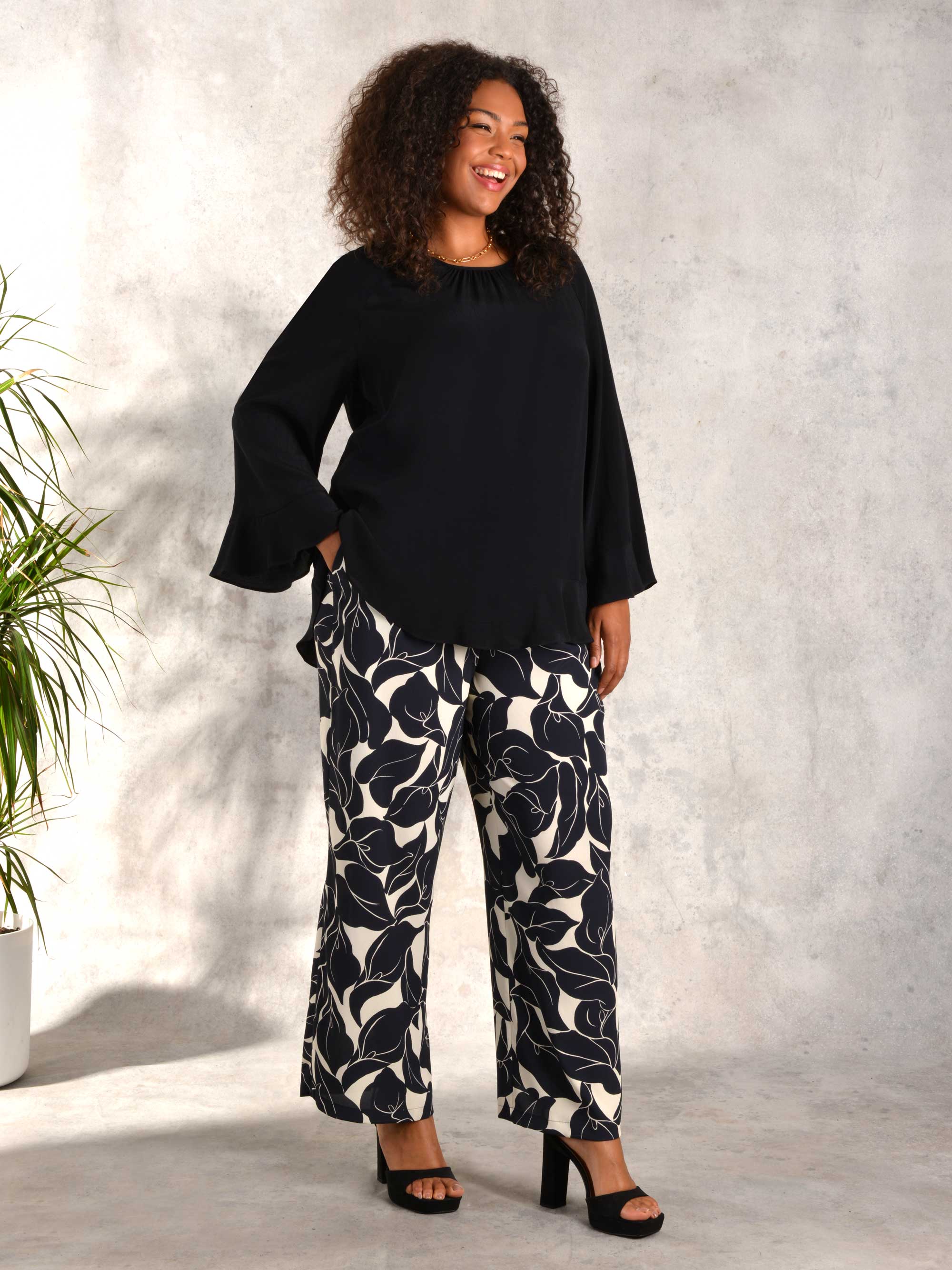 Mono Floral Wideleg Trouser with Pockets - Image 2