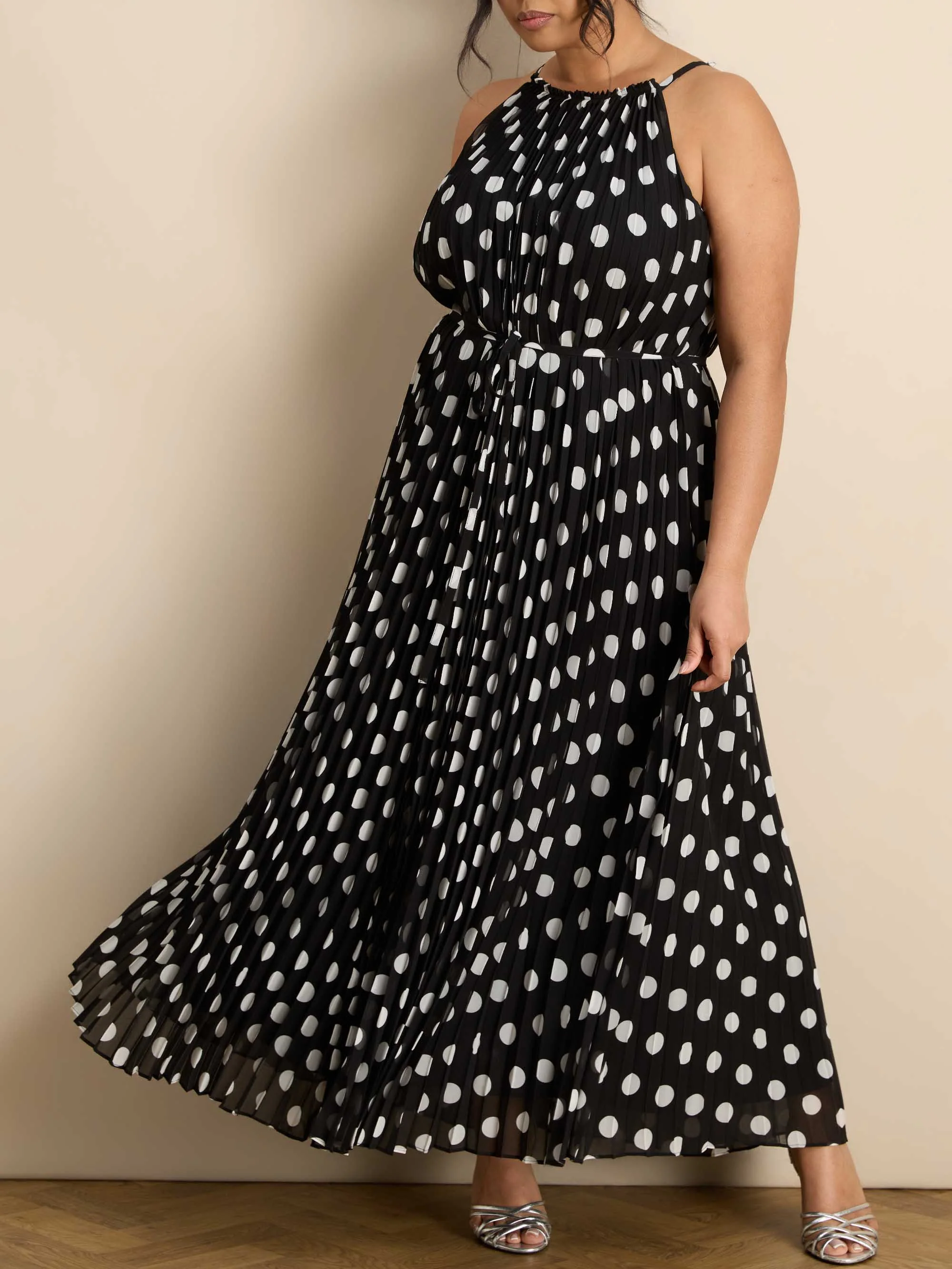 Black And White Spot Print Halter Neck Pleated Maxi Dress - Image 3