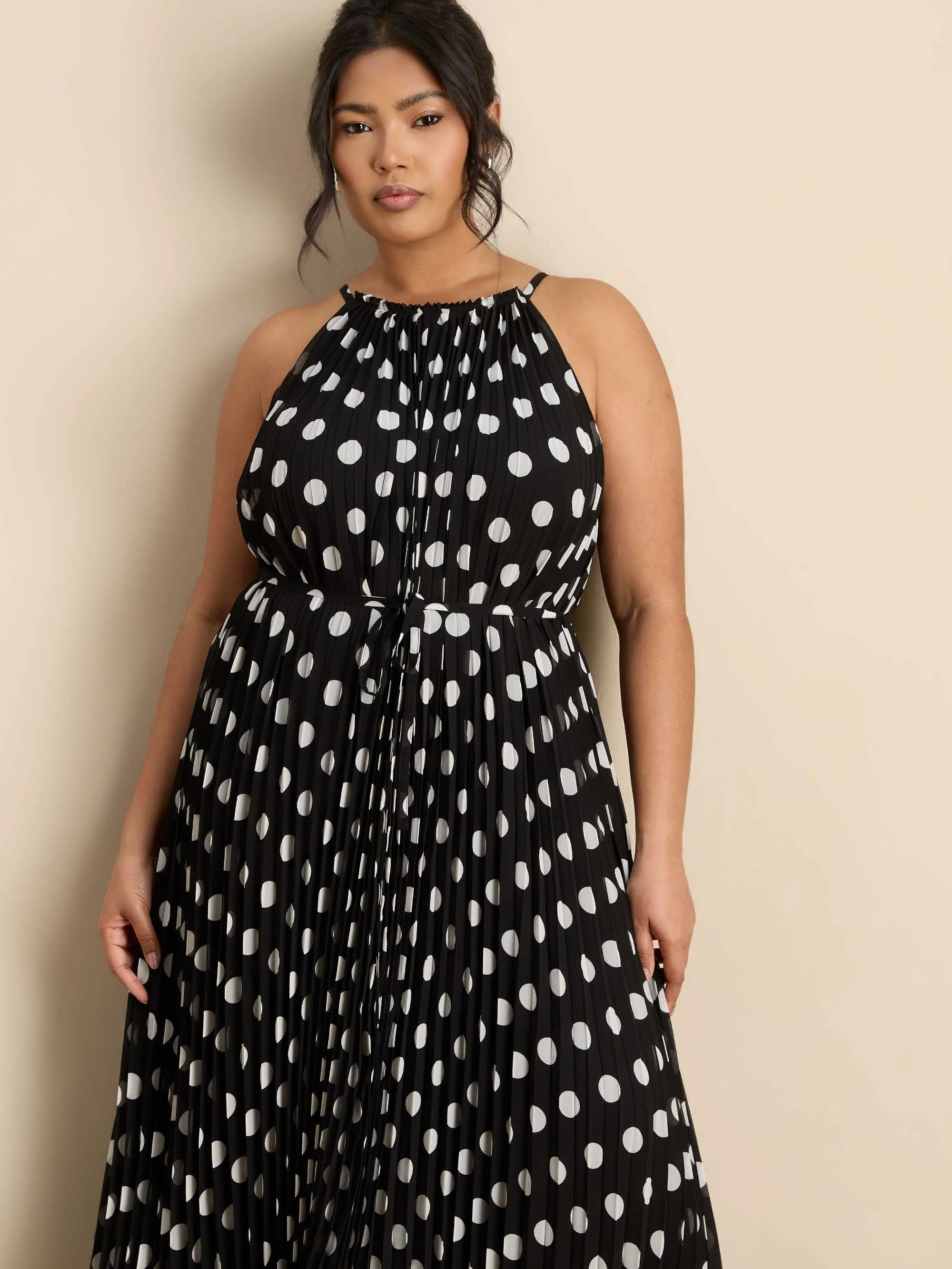 Black And White Spot Print Halter Neck Pleated Maxi Dress - Image 5