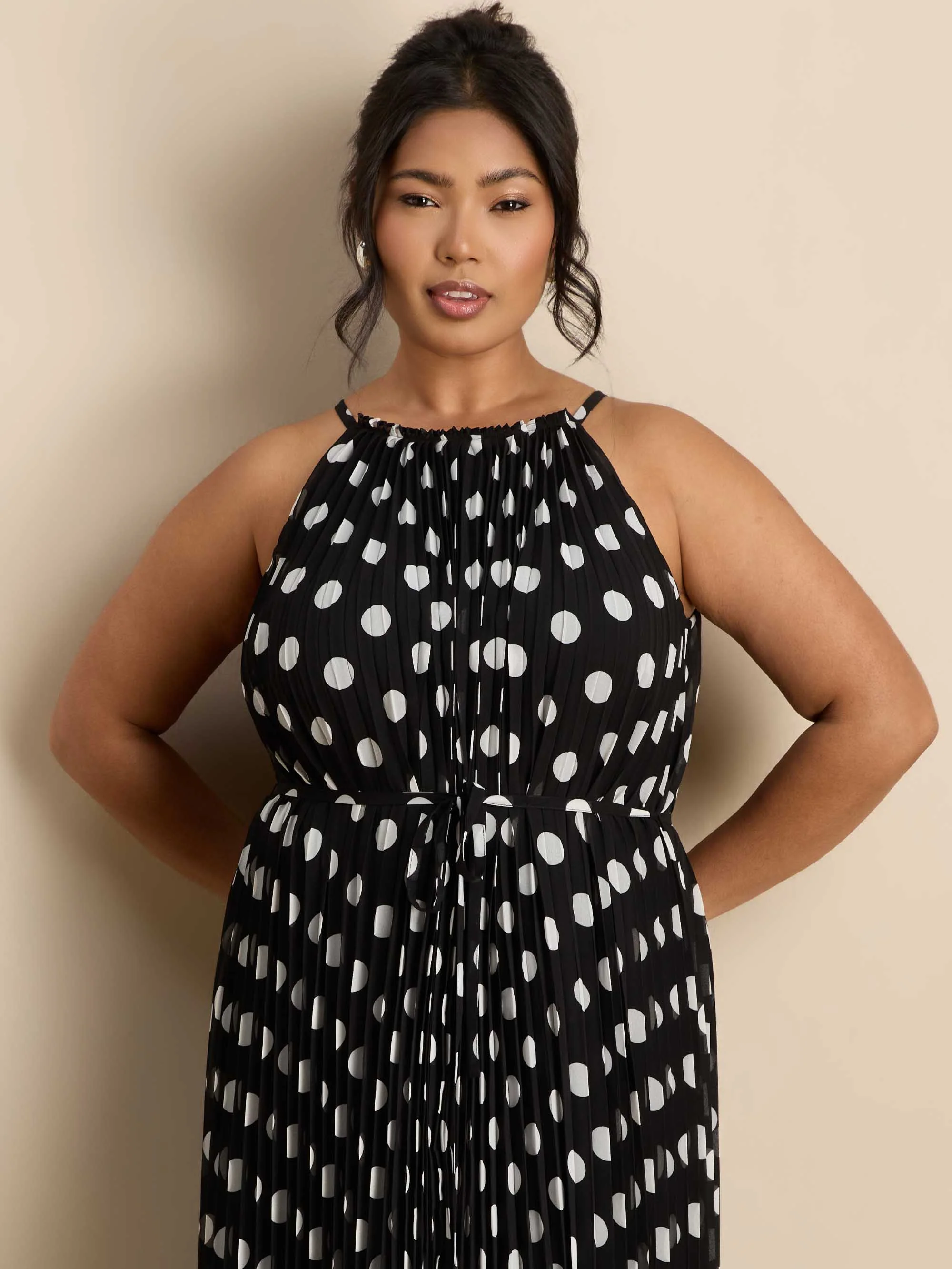 Black And White Spot Print Halter Neck Pleated Maxi Dress - Image 6