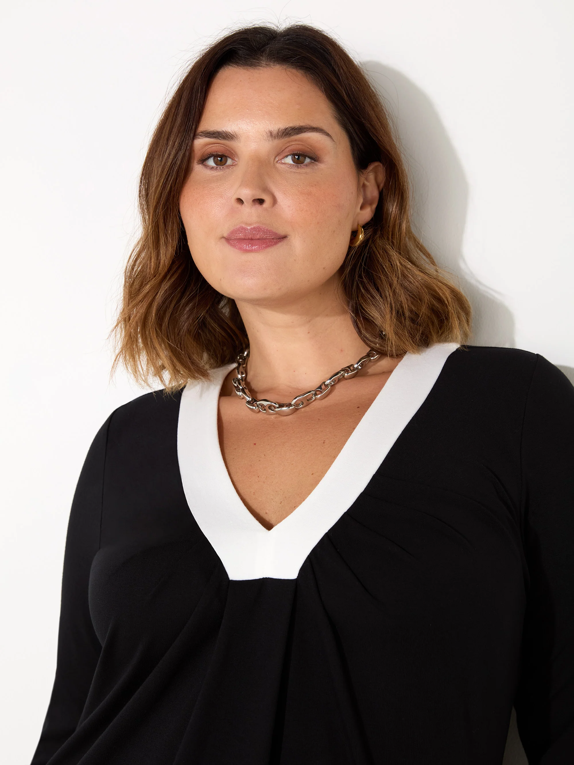 Black And White V-Neck Jersey Dress - Image 2