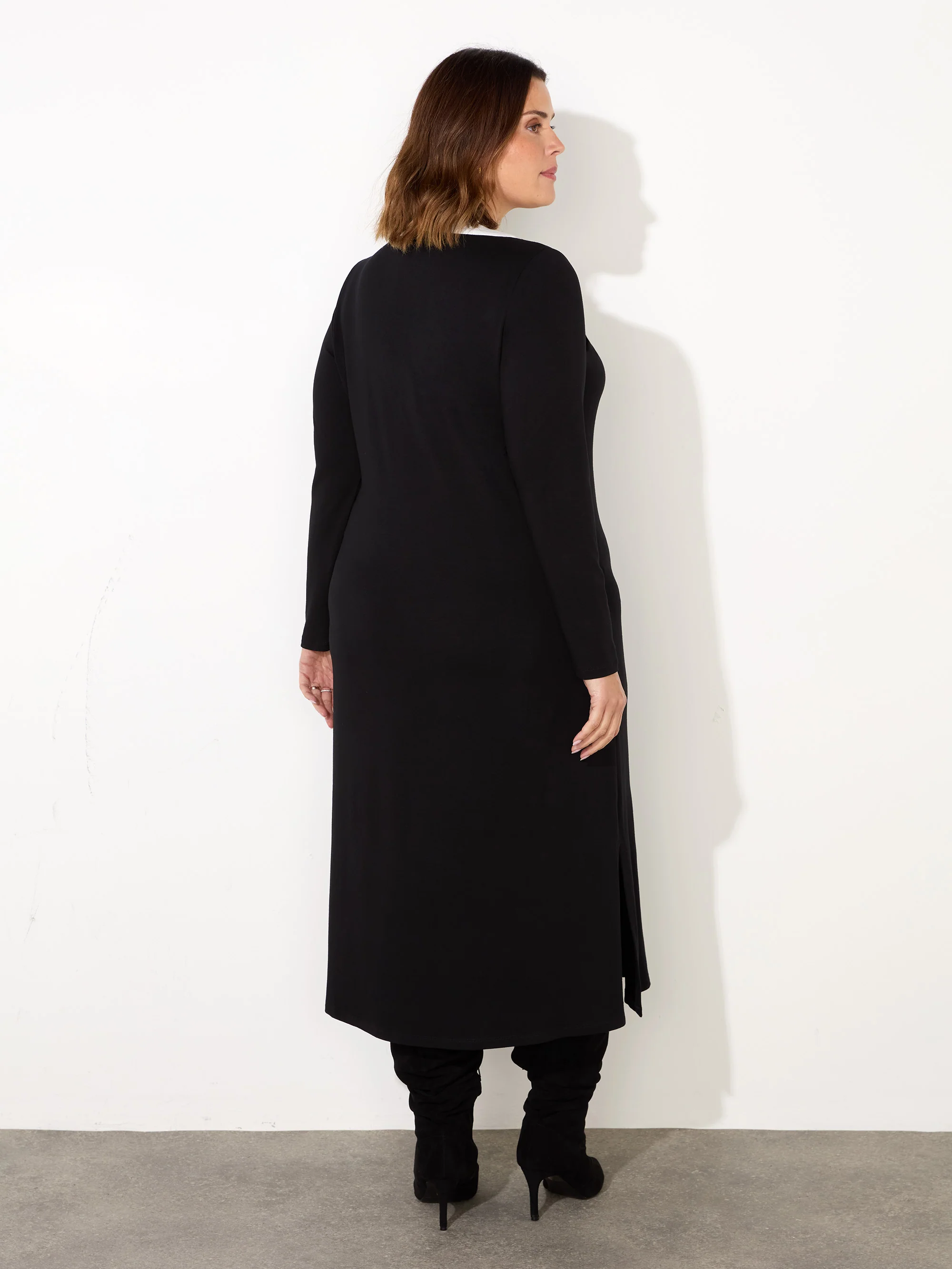 Black And White V-Neck Jersey Dress - Image 3