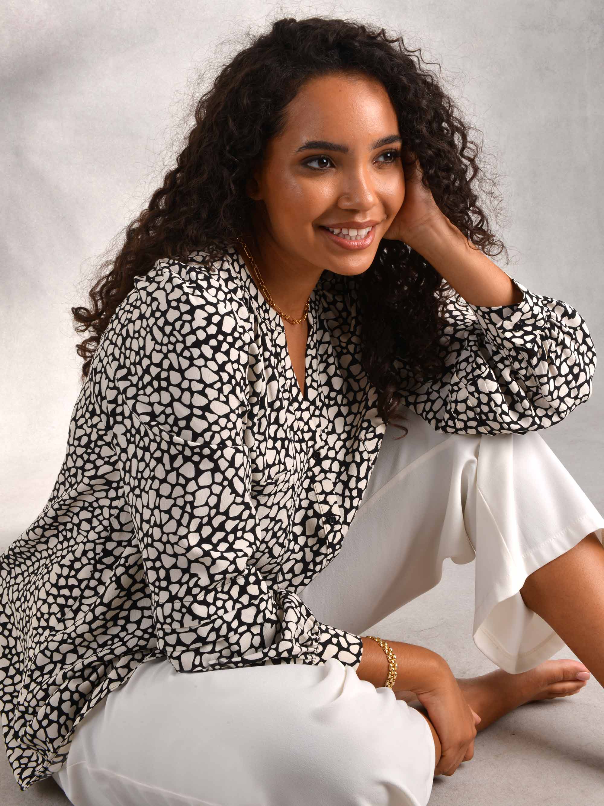 Black Animal Print Highlow Hem Pleated Sleeve Viscose Blouse - Image 2