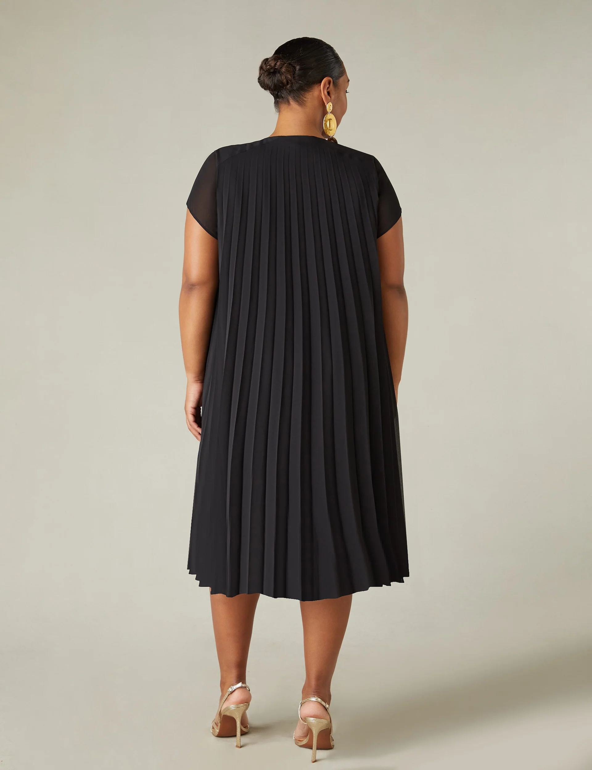 Black Chiffon Pleated Midi Dress - Image 4