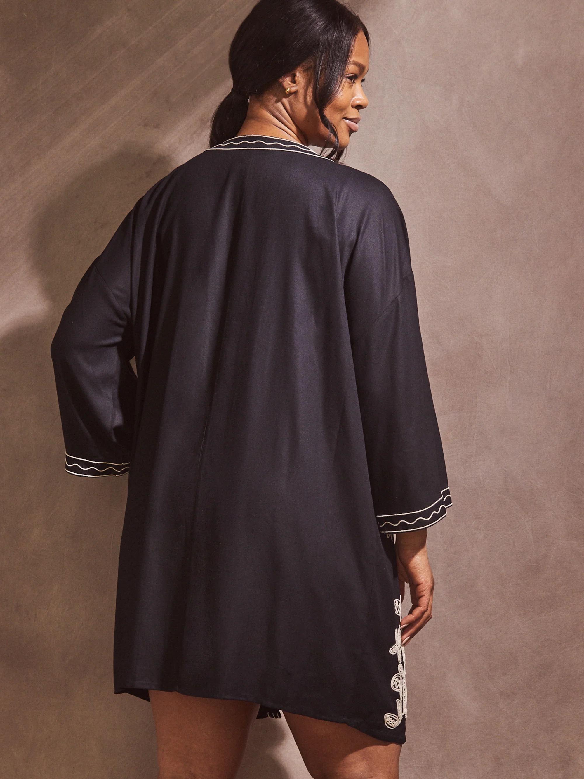Black Contrast Embroidery Kimono - Image 3