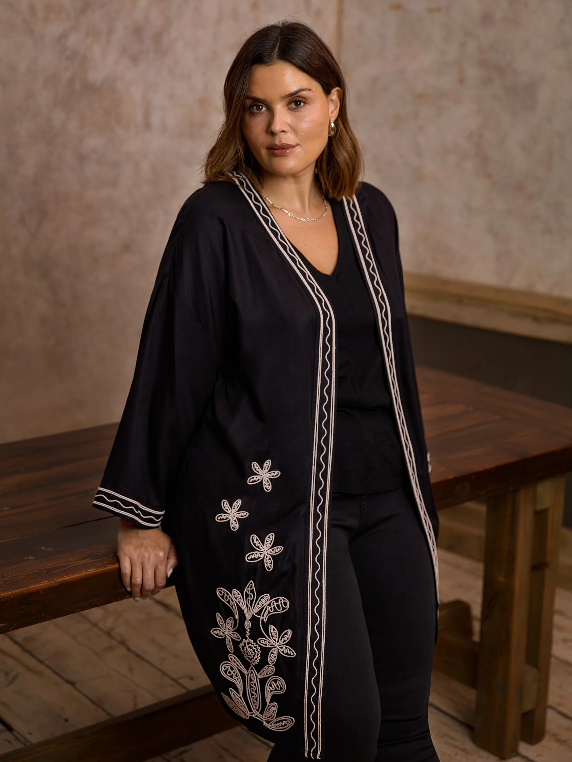 Black Contrast Embroidery Kimono - Image 4