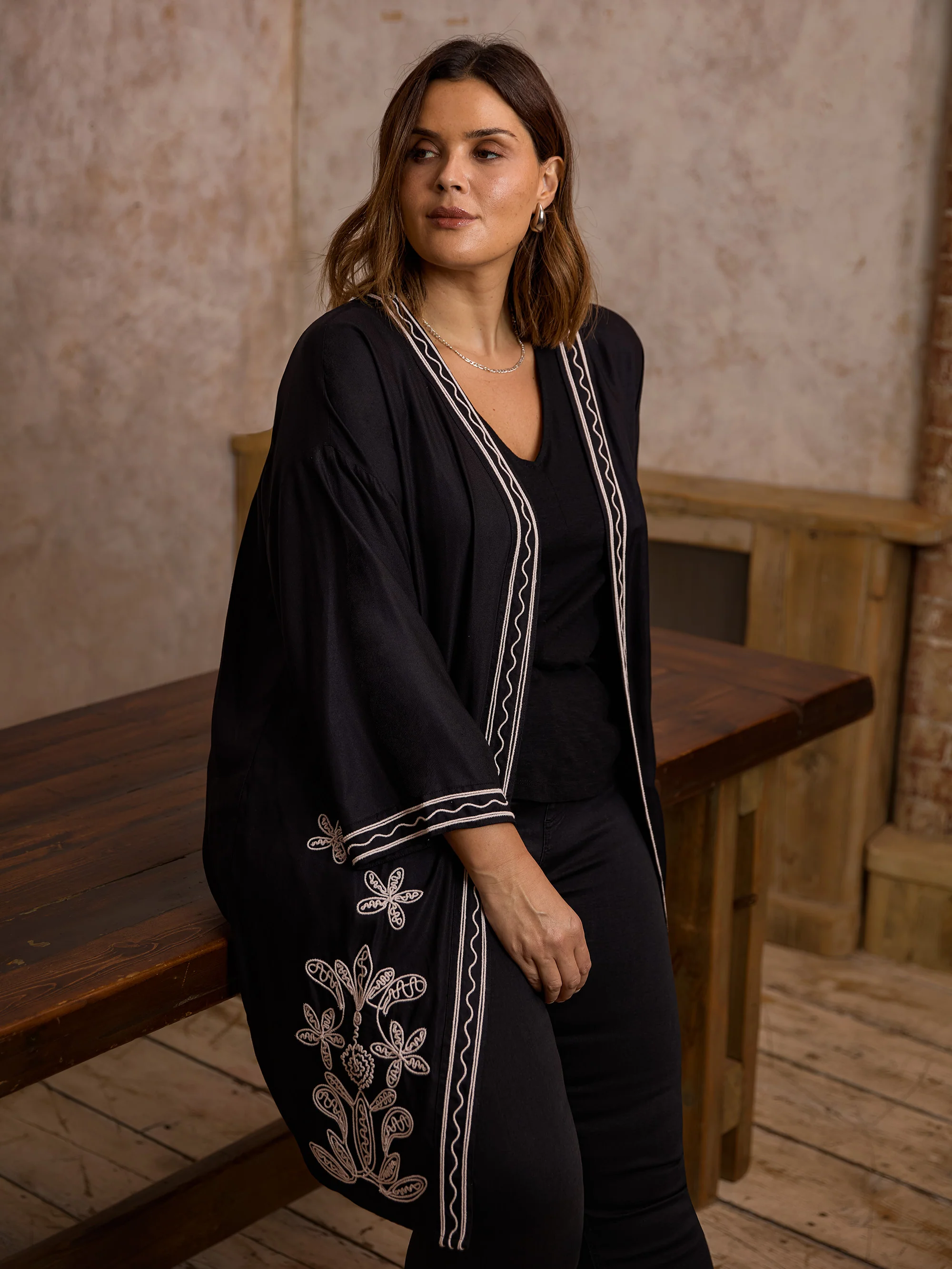 Black Contrast Embroidery Kimono - Image 5
