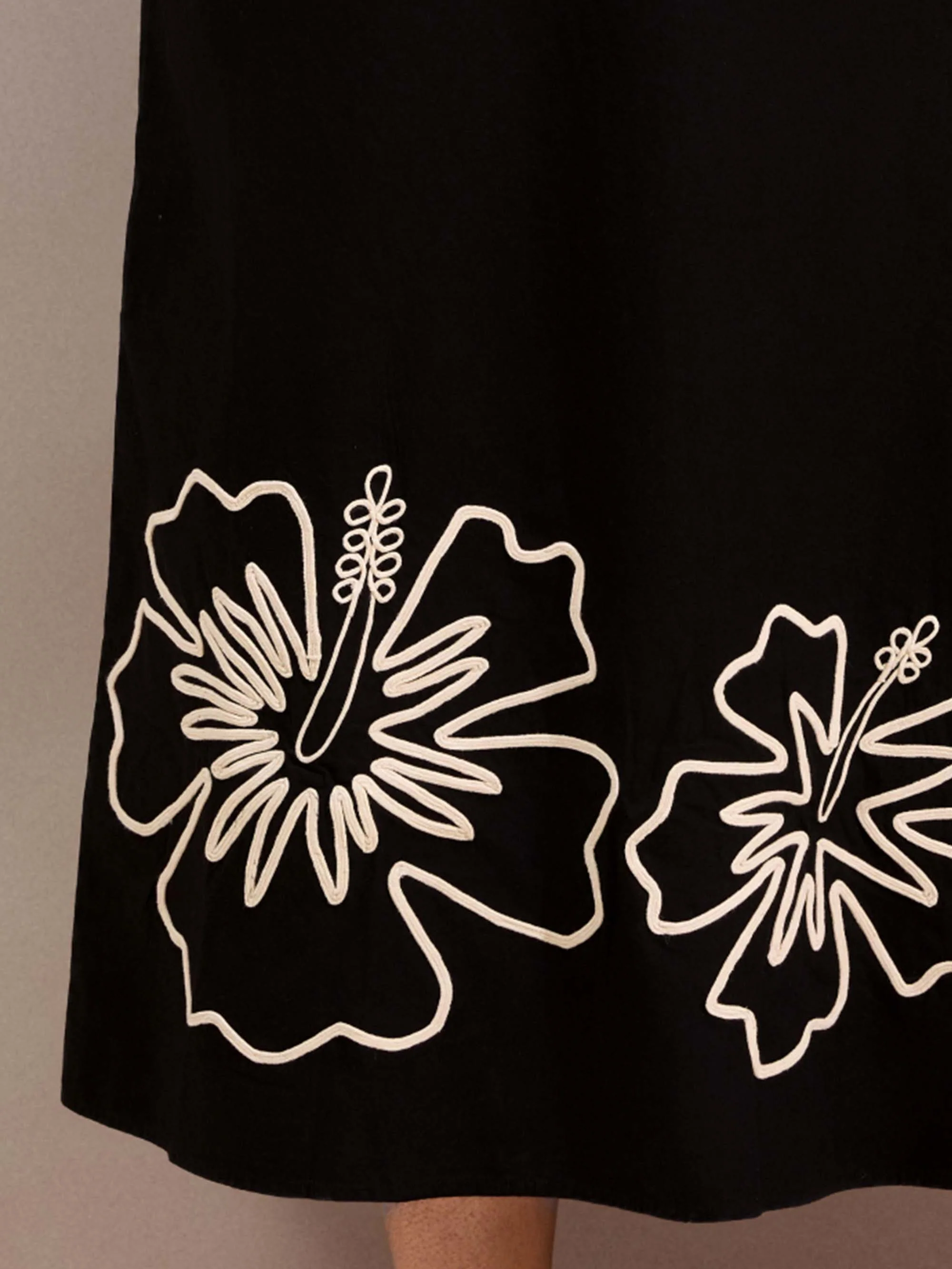 Black Contrast Embroidery Cotton Maxi Dress - Image 3