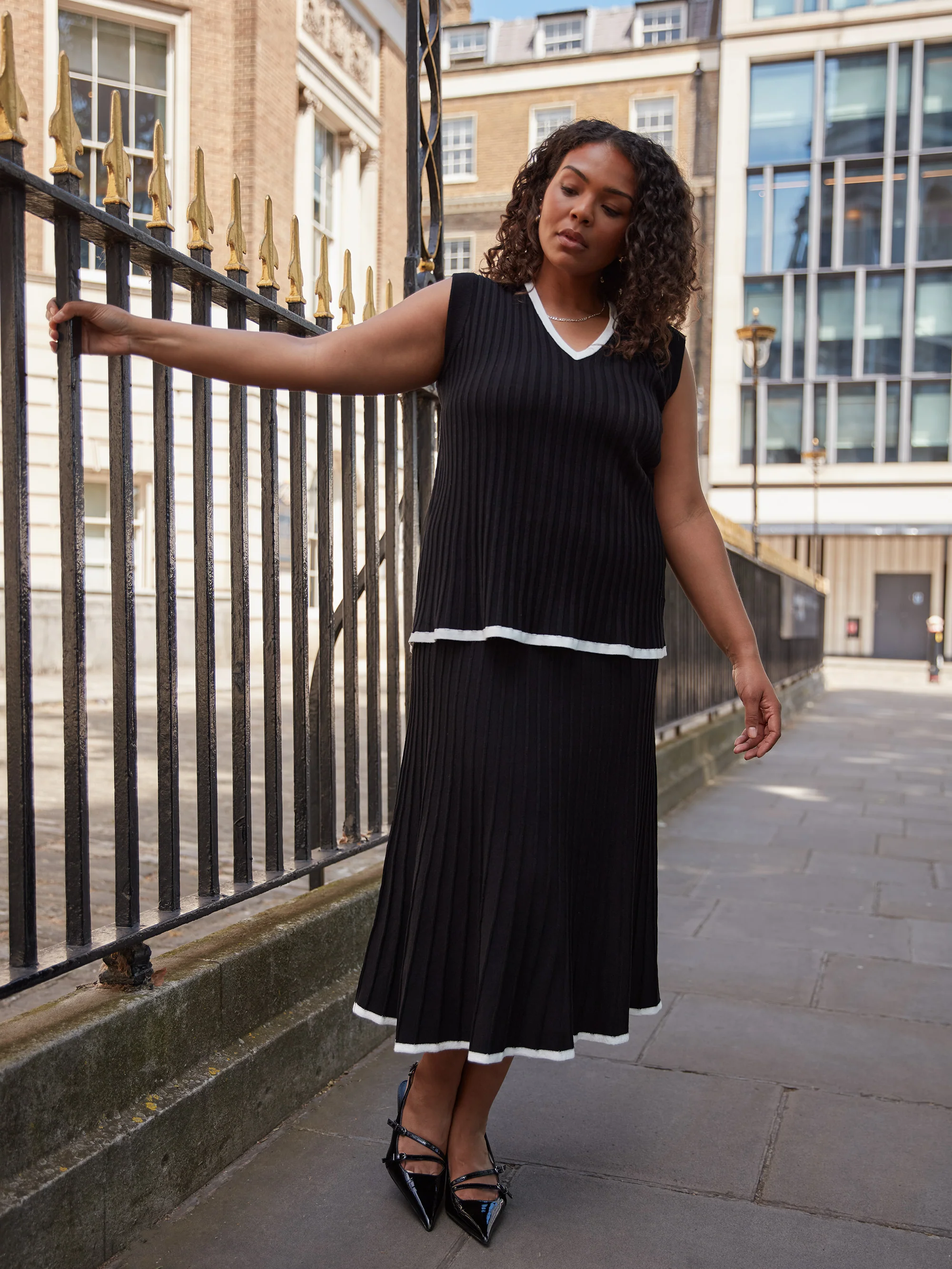 Black Contrast Tipping Knitted Skirt - Image 2