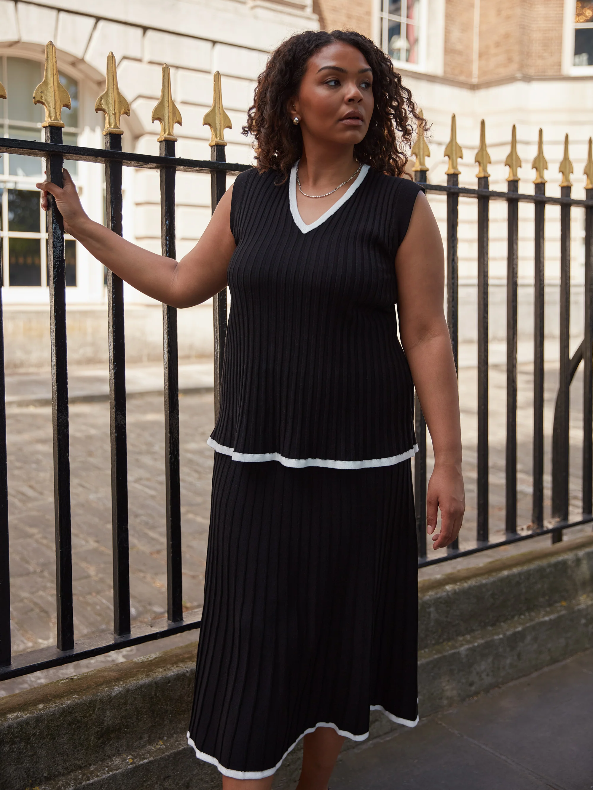 Black Contrast Tipping Knitted Skirt - Image 3