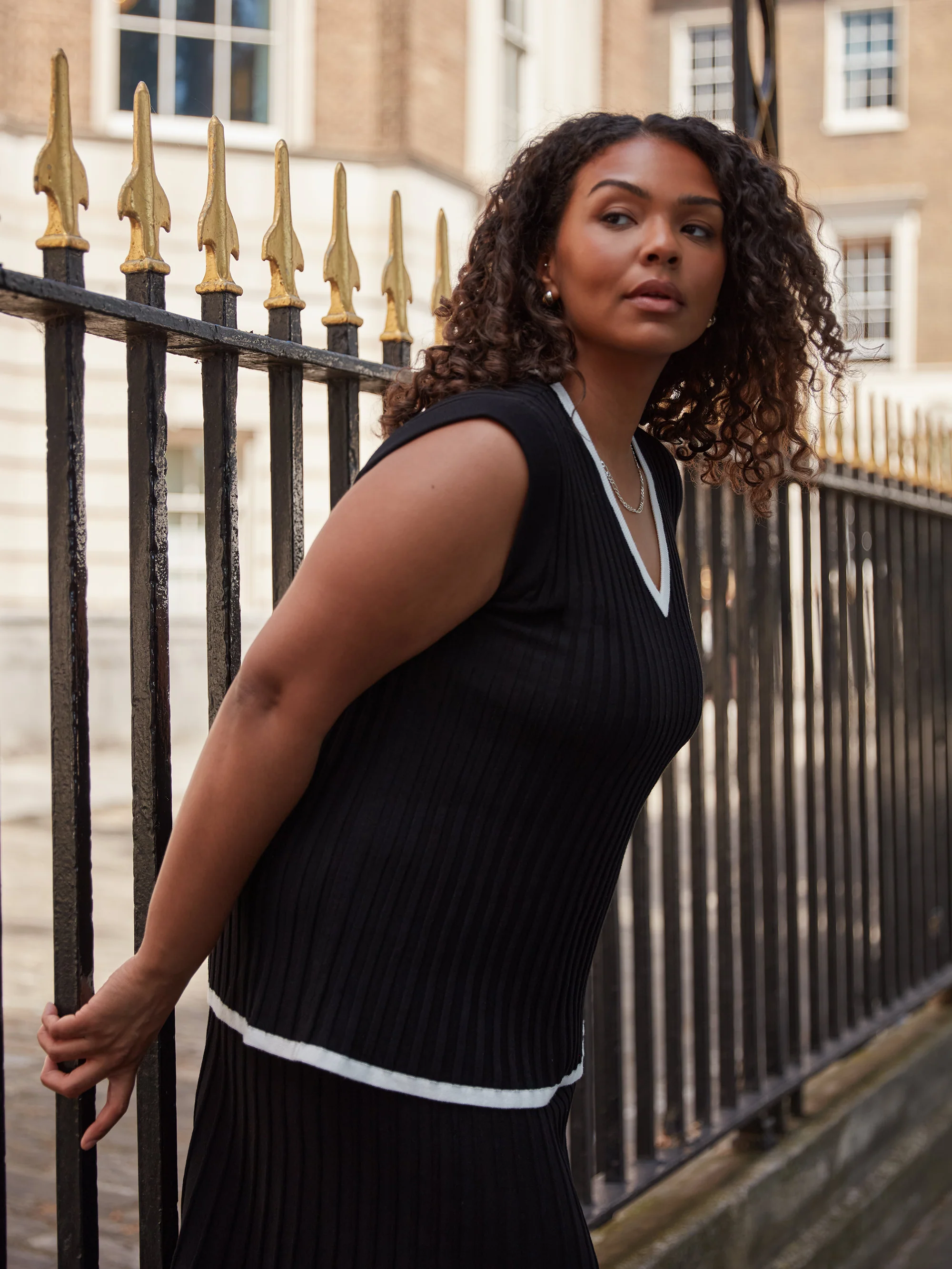 Black Contrast Tipping Knitted Skirt - Image 4