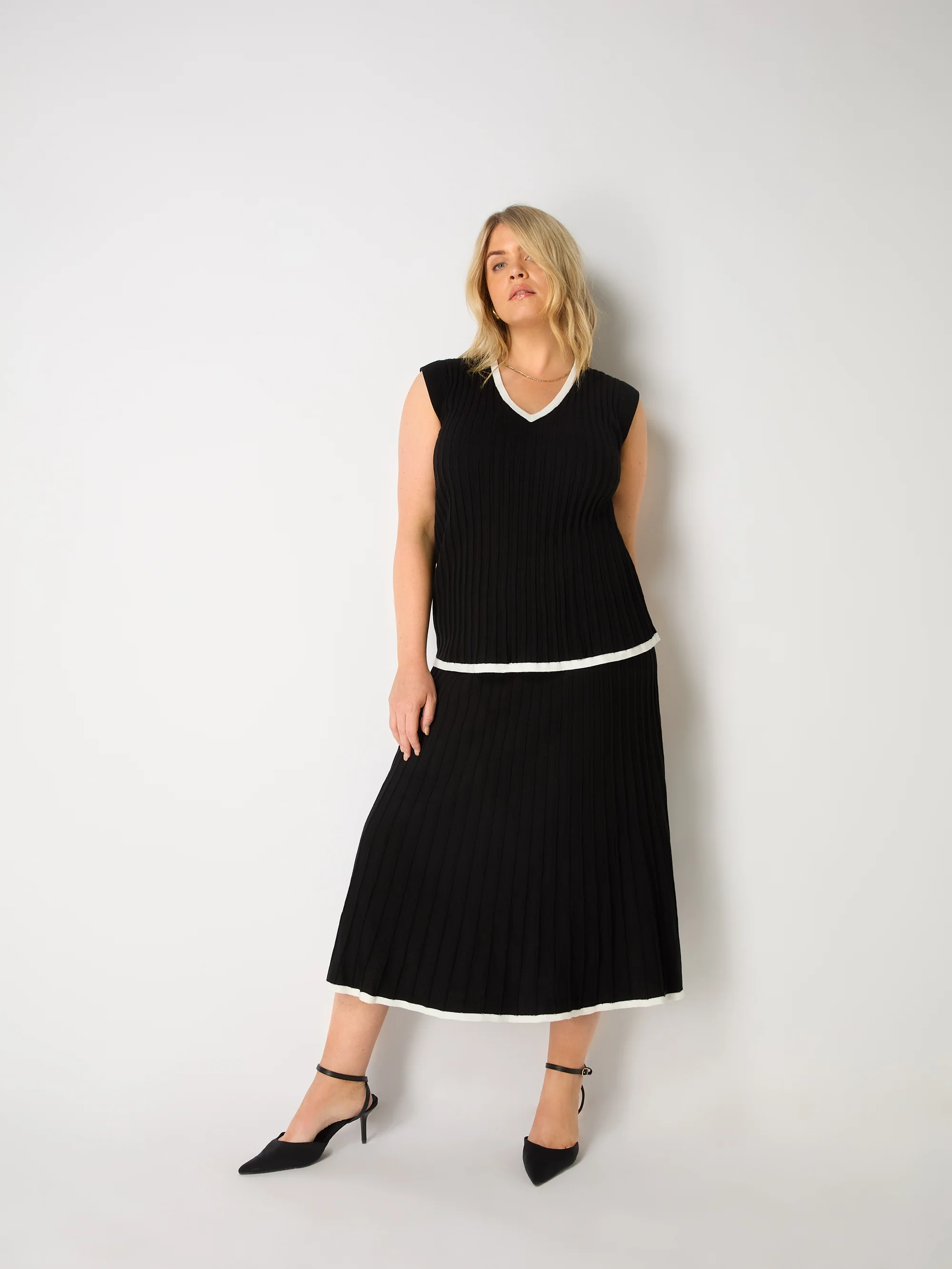 Black Contrast Tipping Knitted Skirt - Image 5