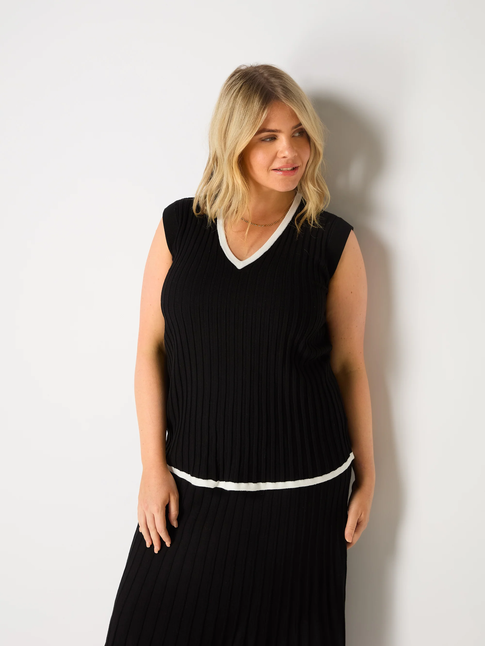 Black Contrast Tipping Knitted Skirt - Image 6