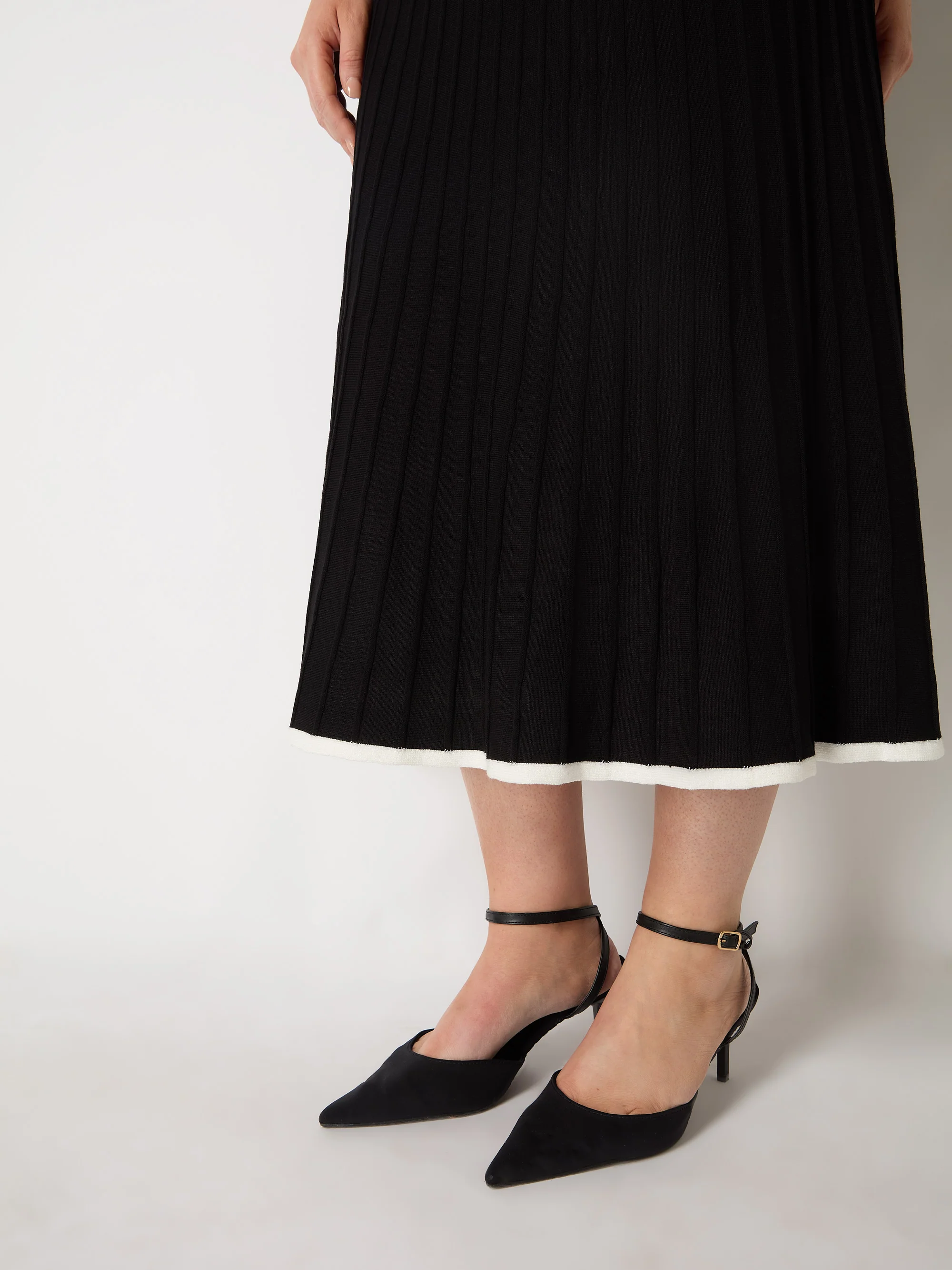 Black Contrast Tipping Knitted Skirt - Image 7