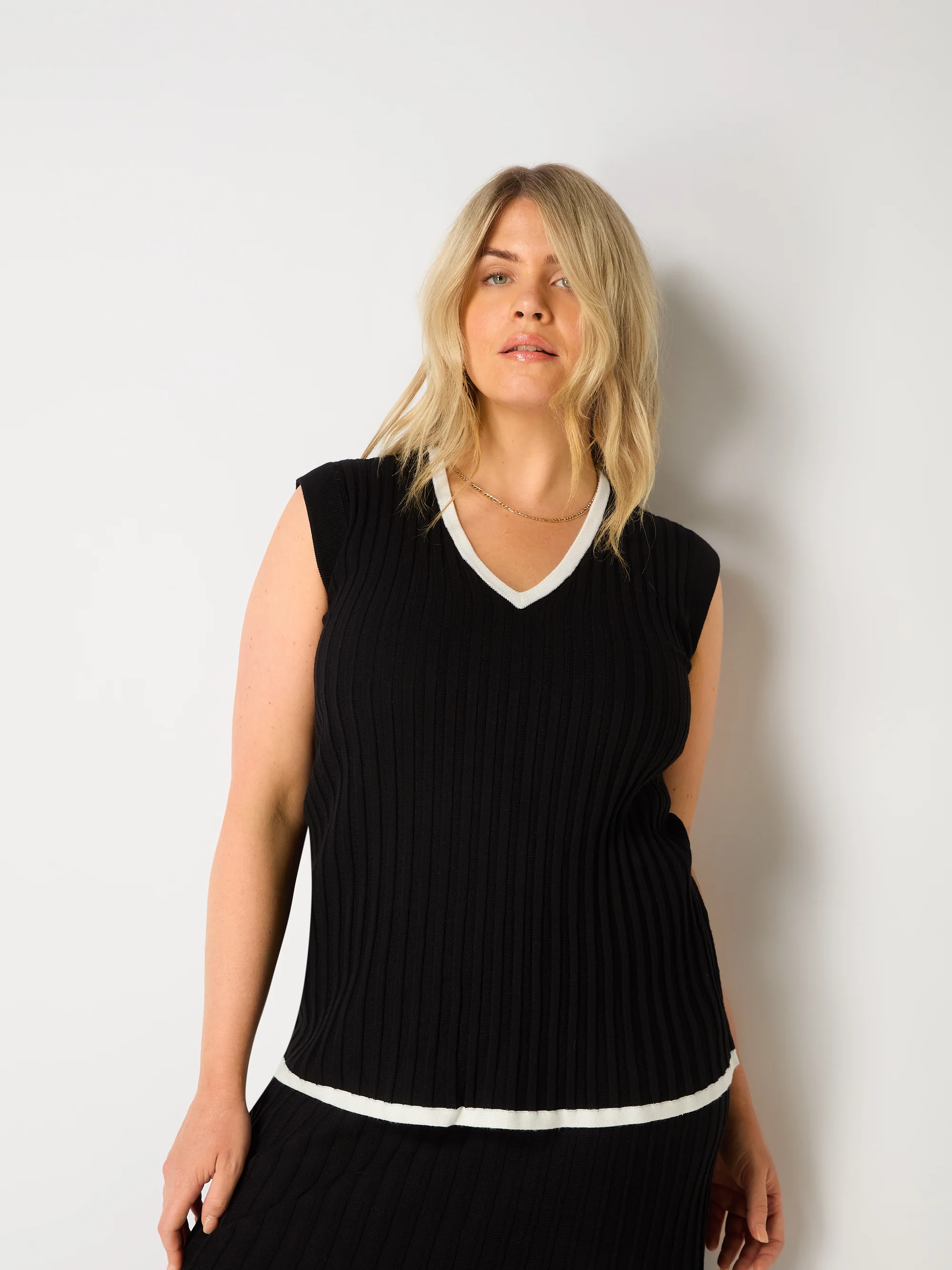 Black Contrast Tipping Knitted Top - Image 3