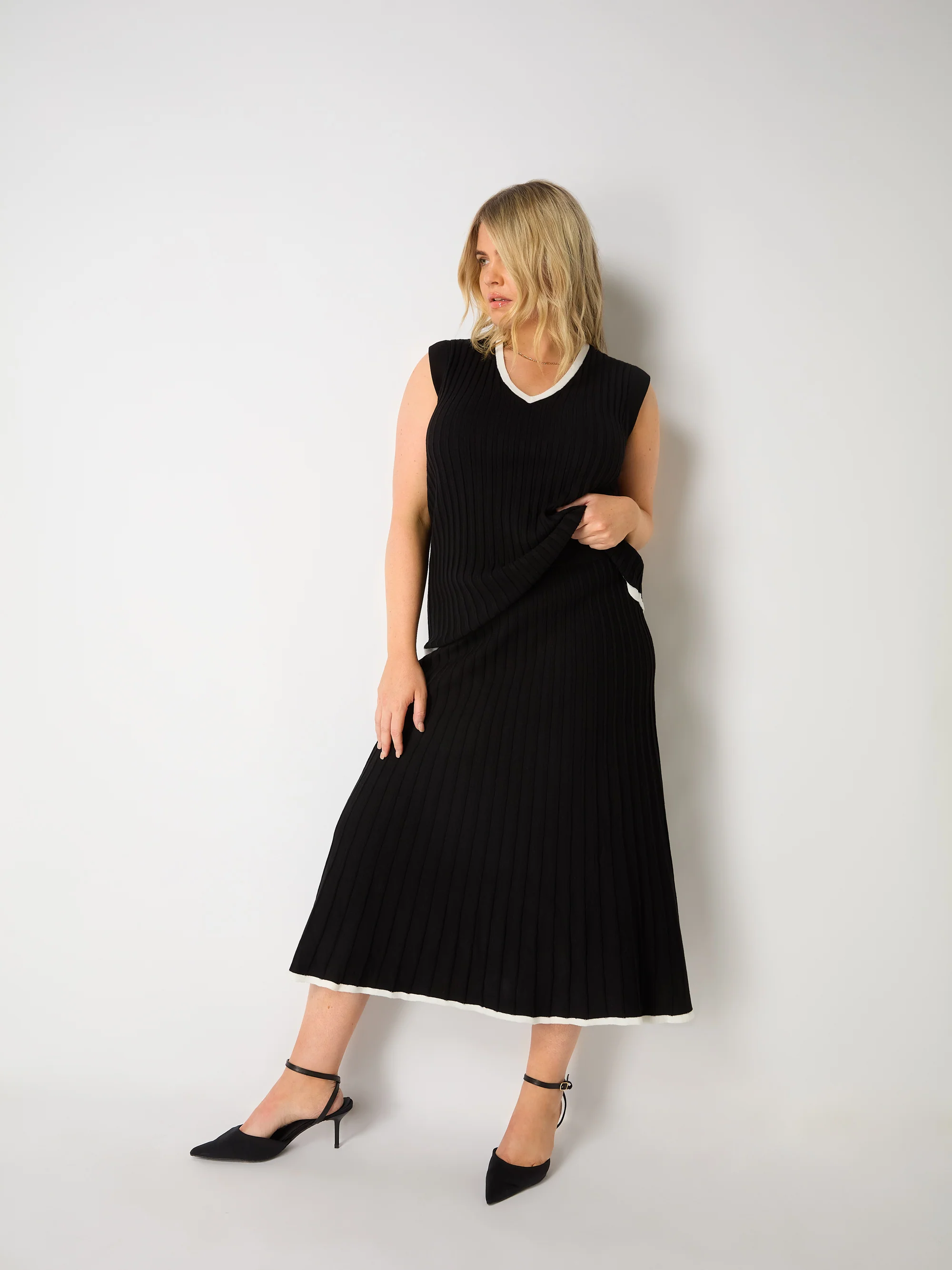 Black Contrast Tipping Knitted Top - Image 4