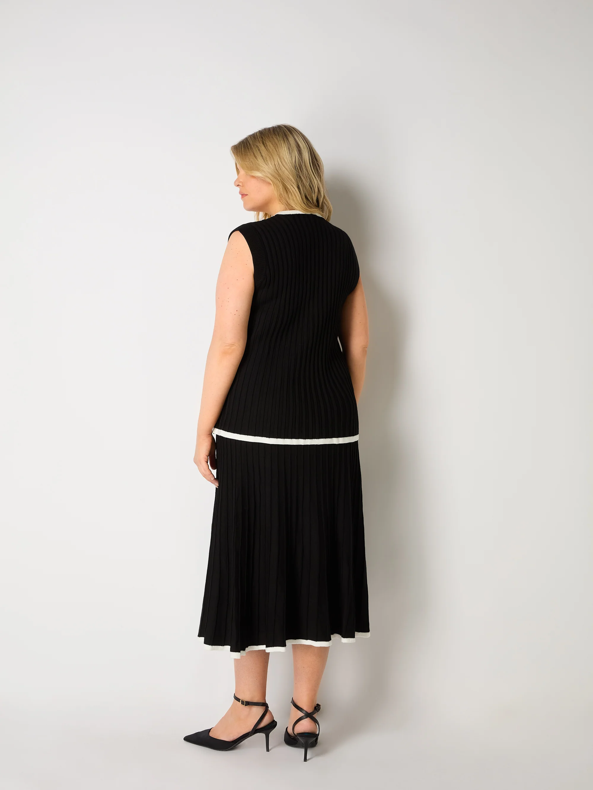 Black Contrast Tipping Knitted Top - Image 6