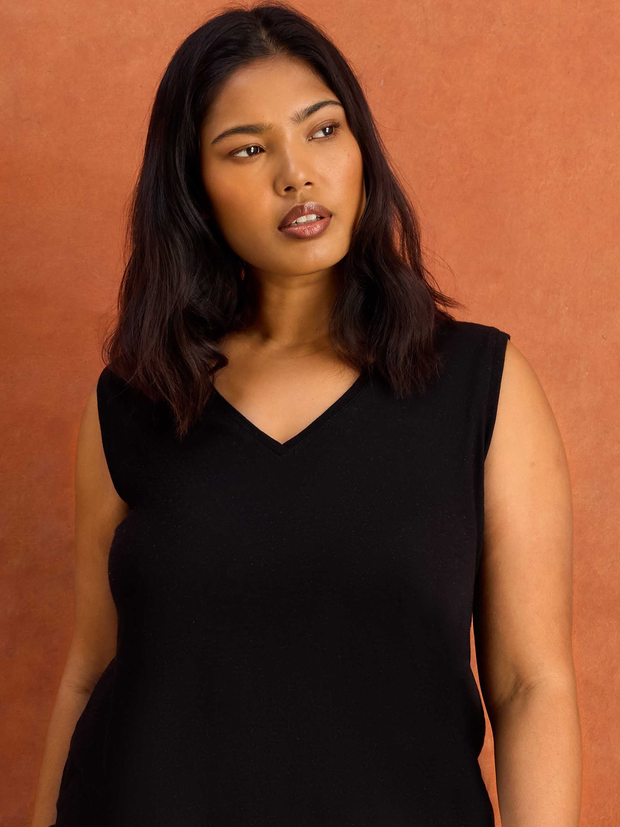 Black Cotton Slub V Neck Vest - Image 3