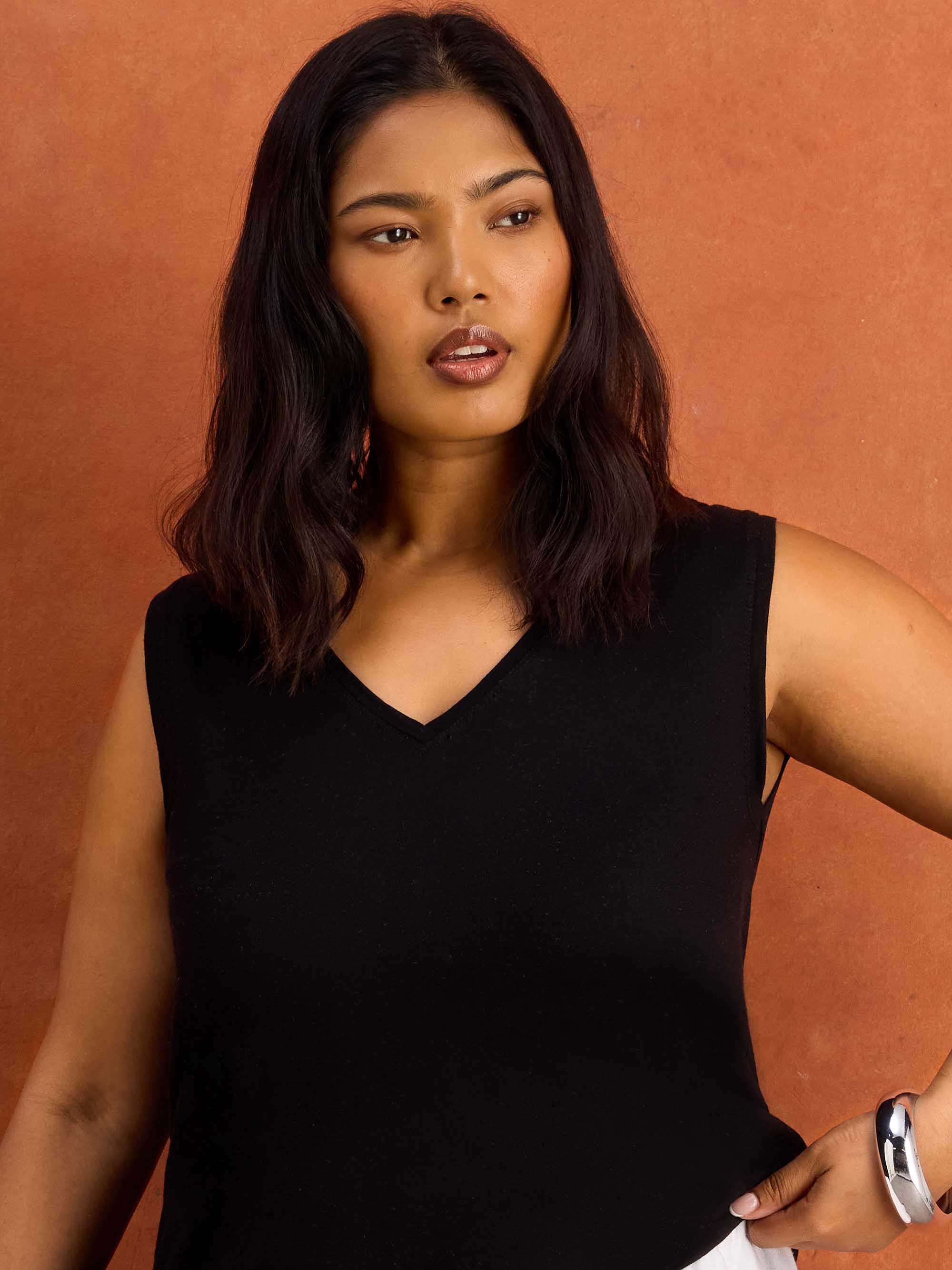Black Cotton Slub V Neck Vest - Image 4
