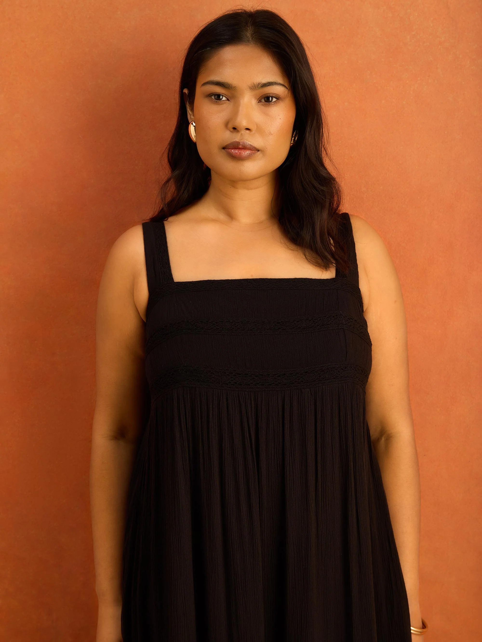 Black Crinkle Pintuck Lace Trim Midaxi Dress - Image 5