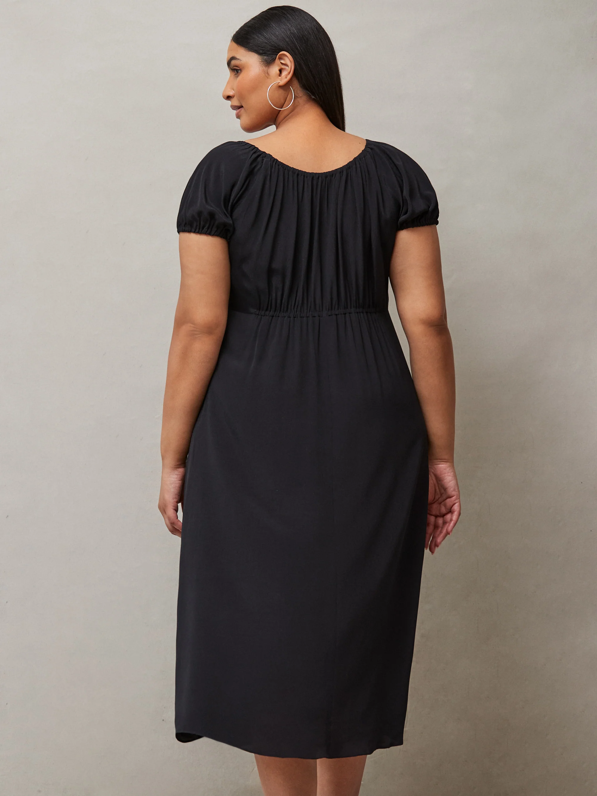 Black Dress With Ruched Neckline - Image 5