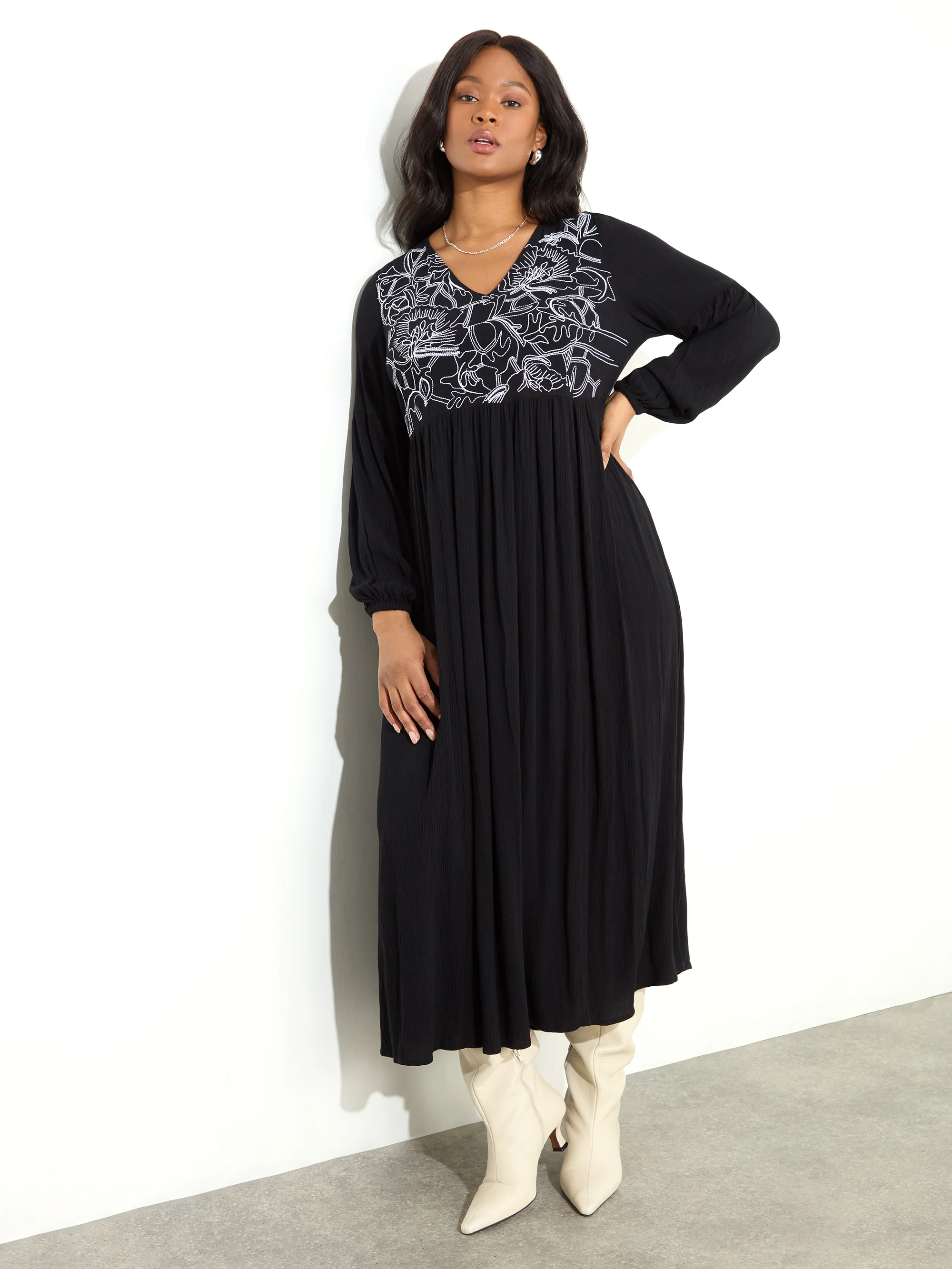 Black Embroidered Viscose Crinkle Dress - Image 5