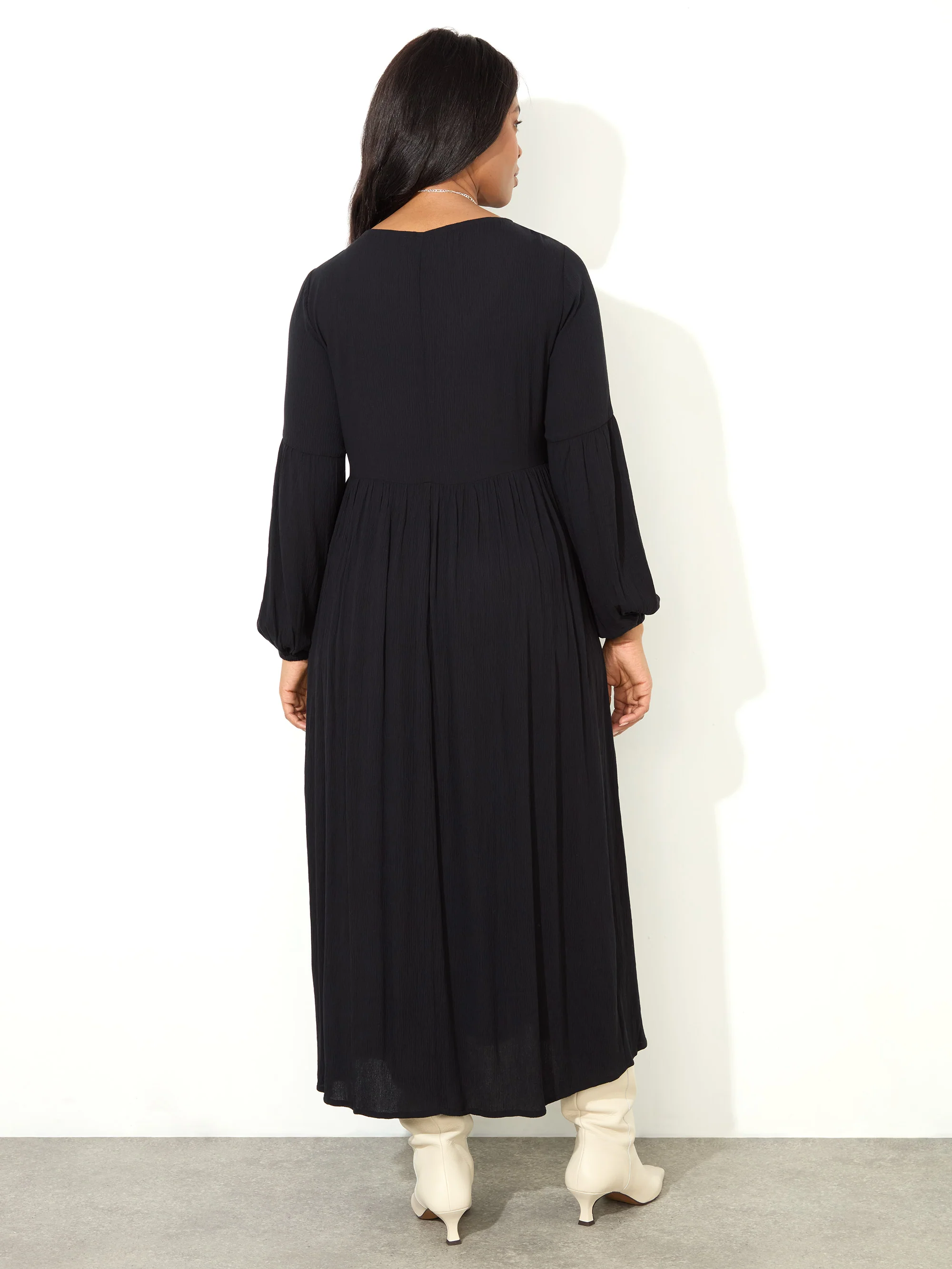 Black Embroidered Viscose Crinkle Dress - Image 7