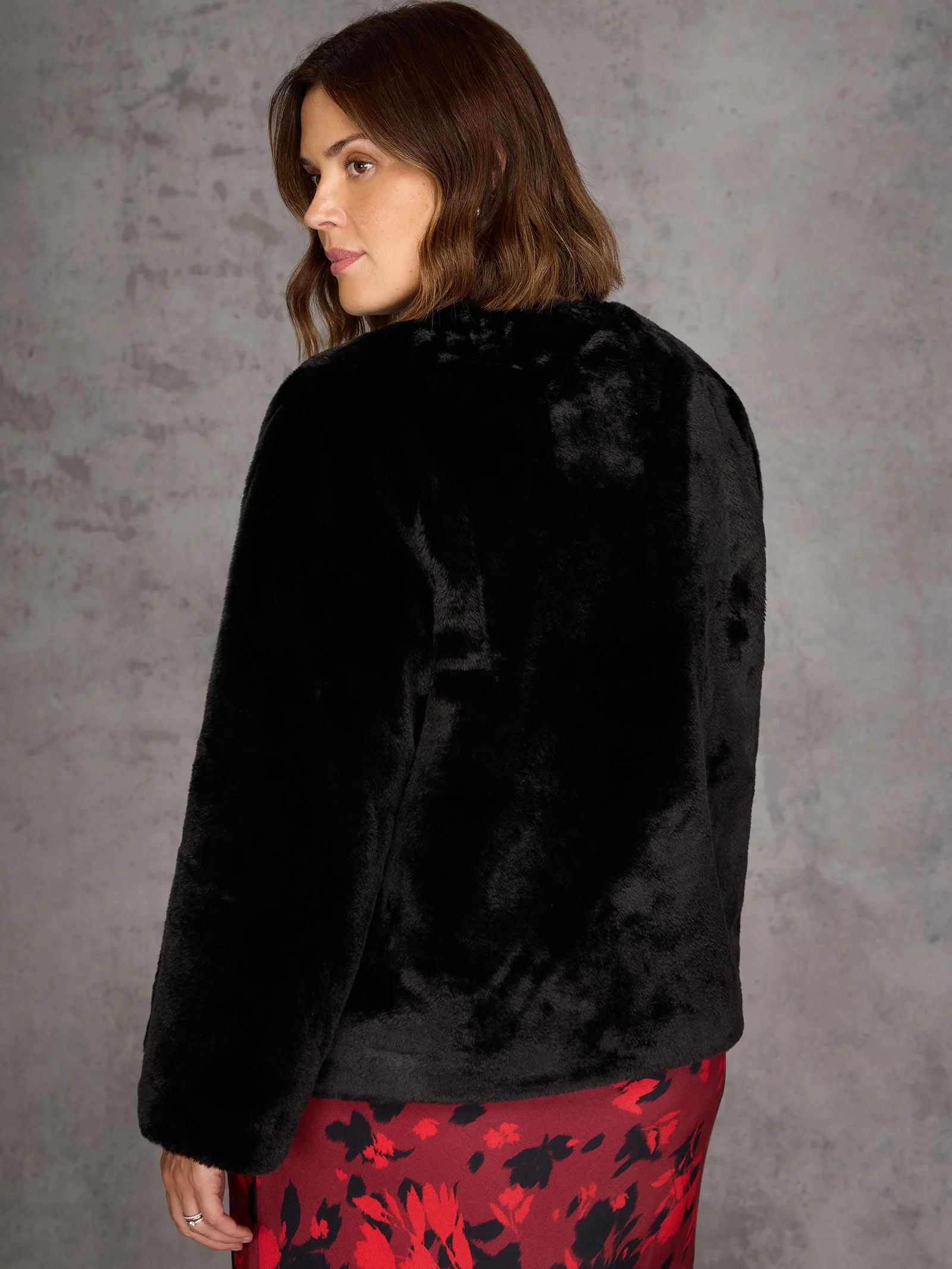 Black Faux Fur Jacket - Image 6