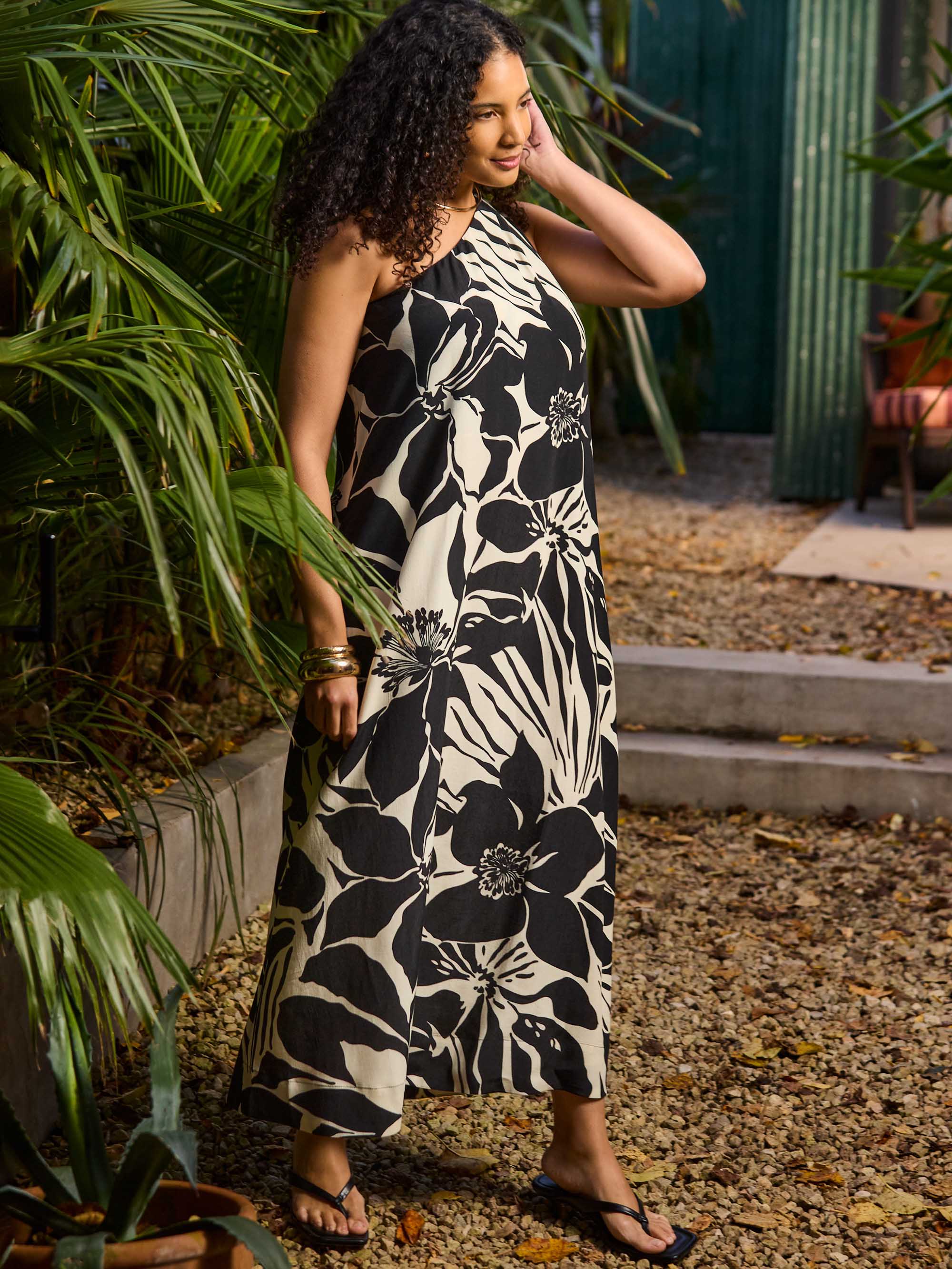 Black Floral Print One Shoulder Maxi Dress - Image 4