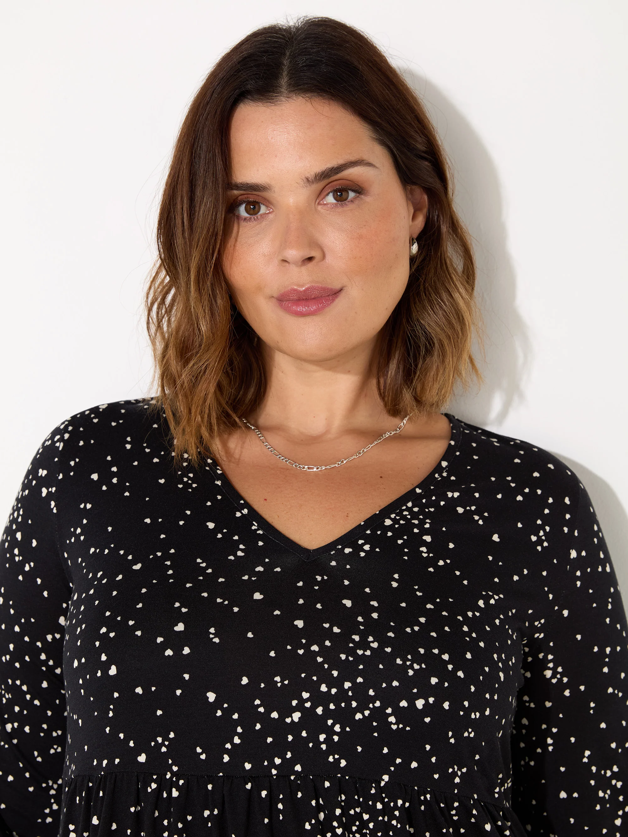 Black Heart Print Gathered V-Neck Tunic - Image 3