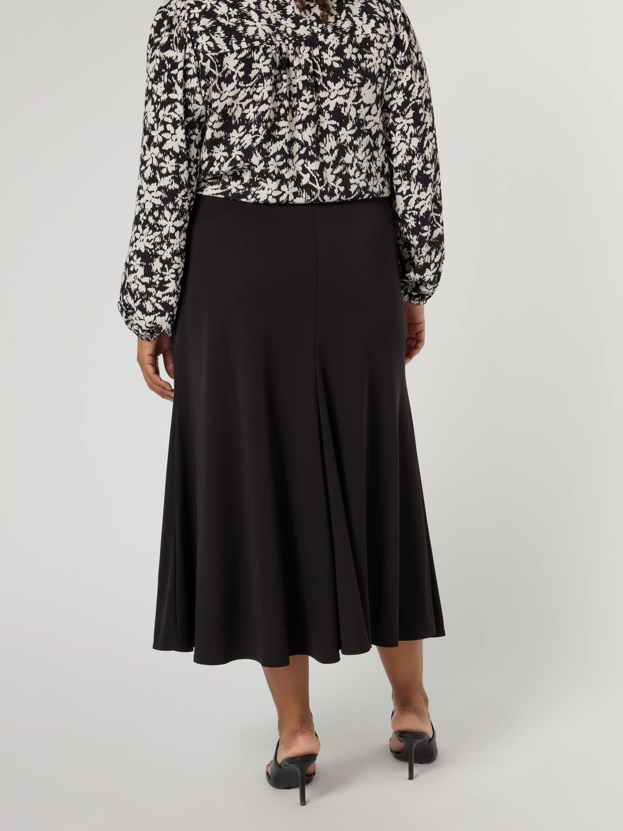 Black Jersey Seamed Maxi Skirt - Image 3