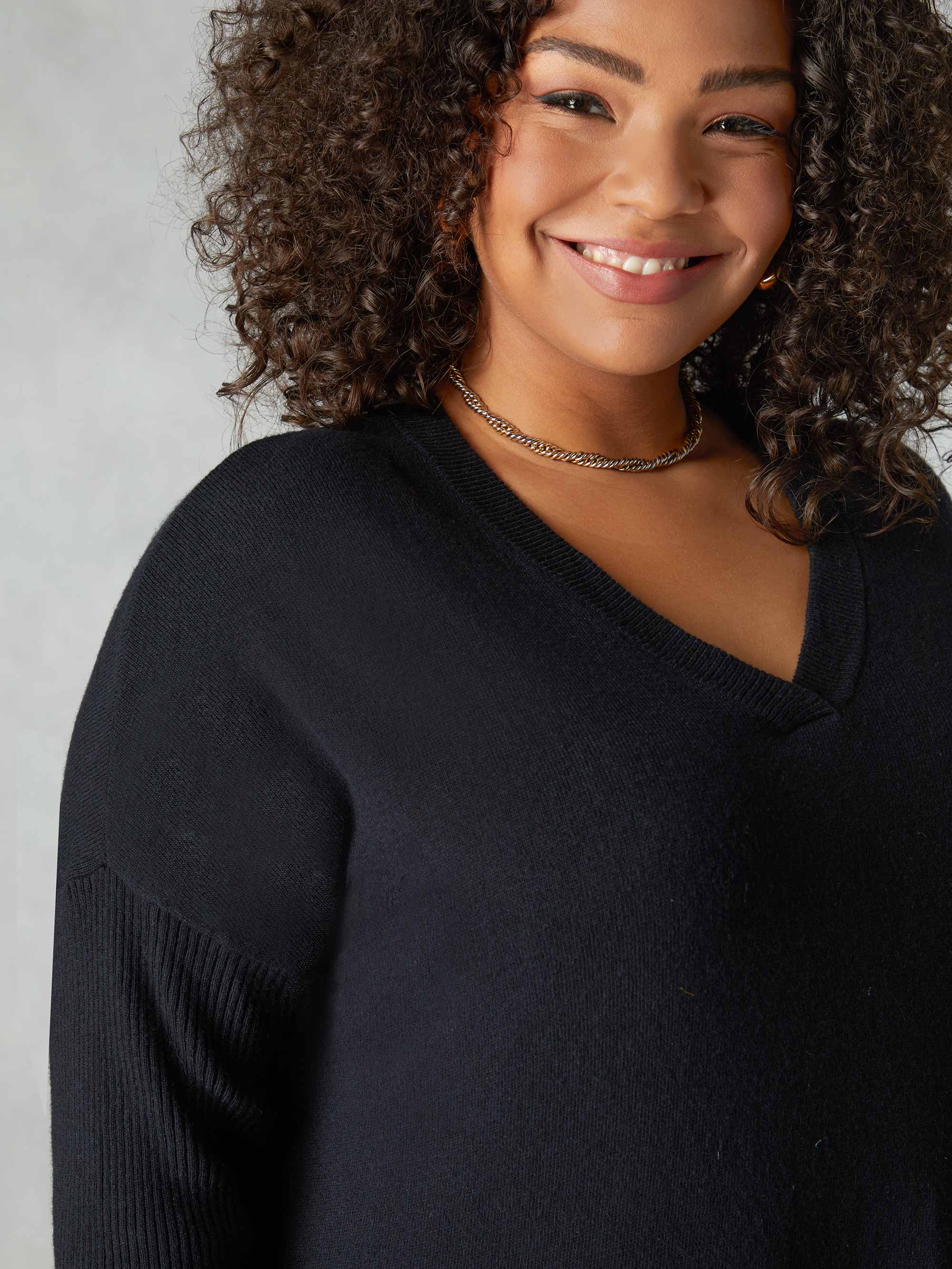 Black Fine Knit V-Neck Dress - Image 3