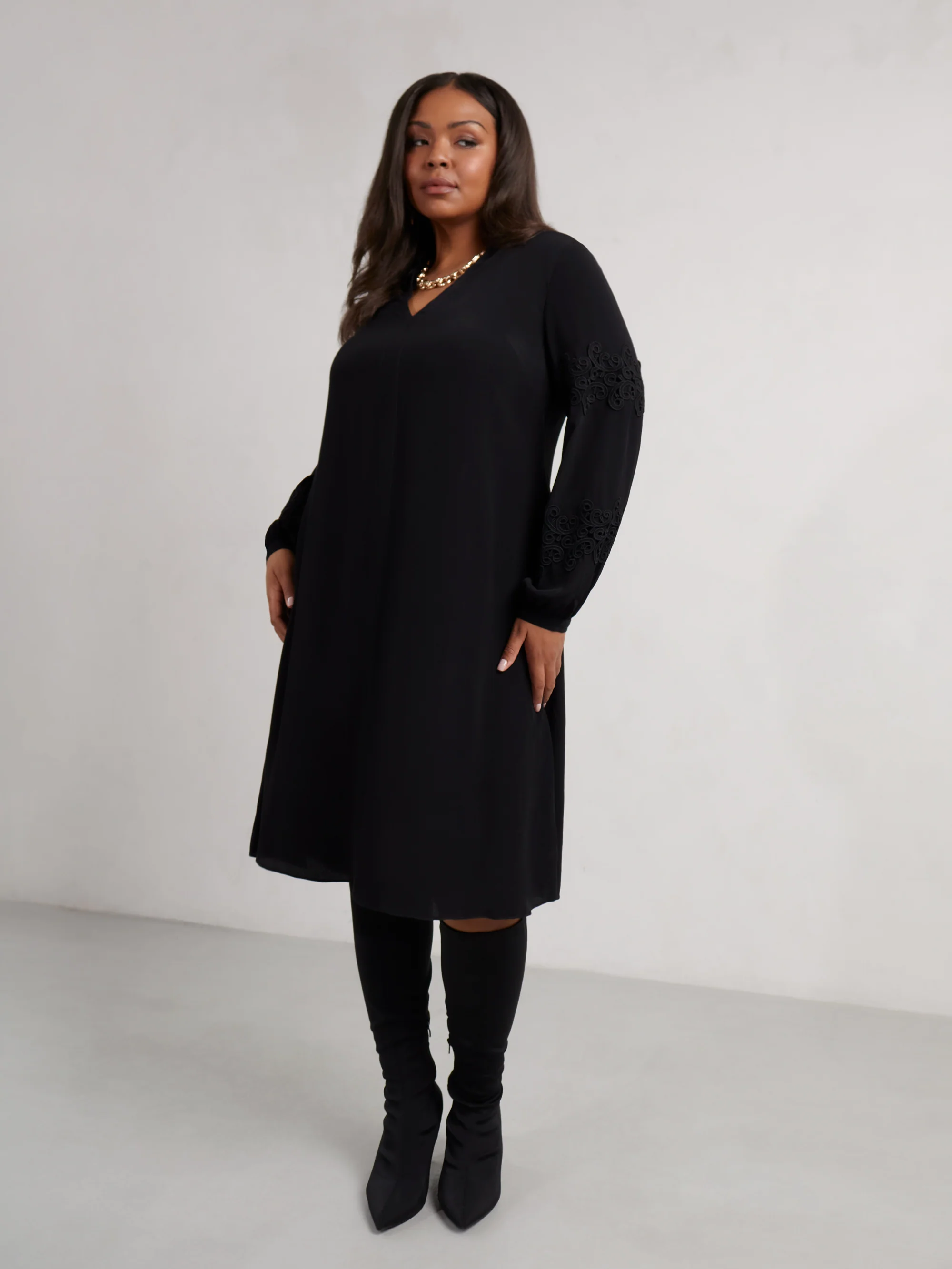 Black Lace Detail Long Sleeve Dress - Image 4