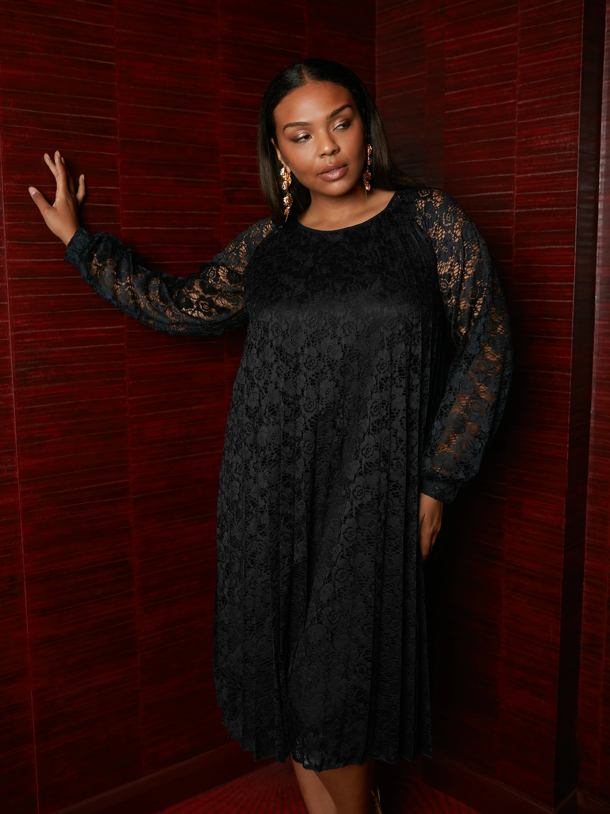 Black Lace Pleated Dress - Image 4