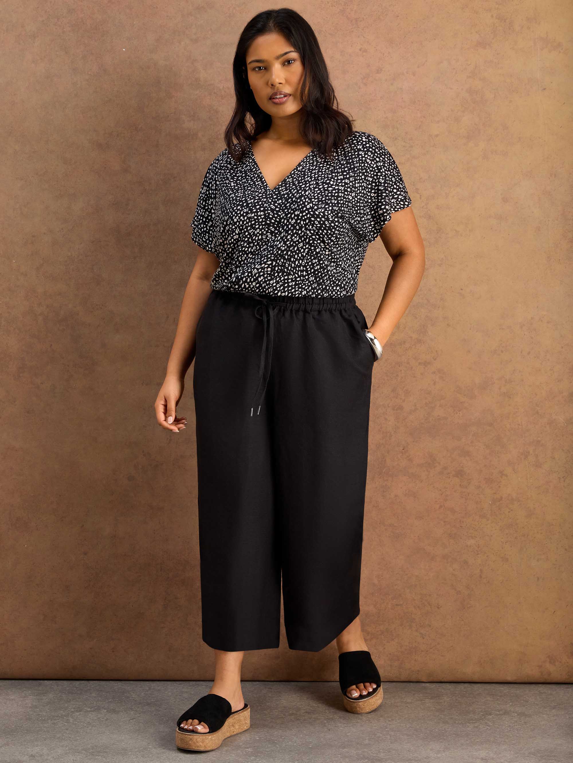 Black Linen Blend Drawstring Cropped Trousers - Image 4