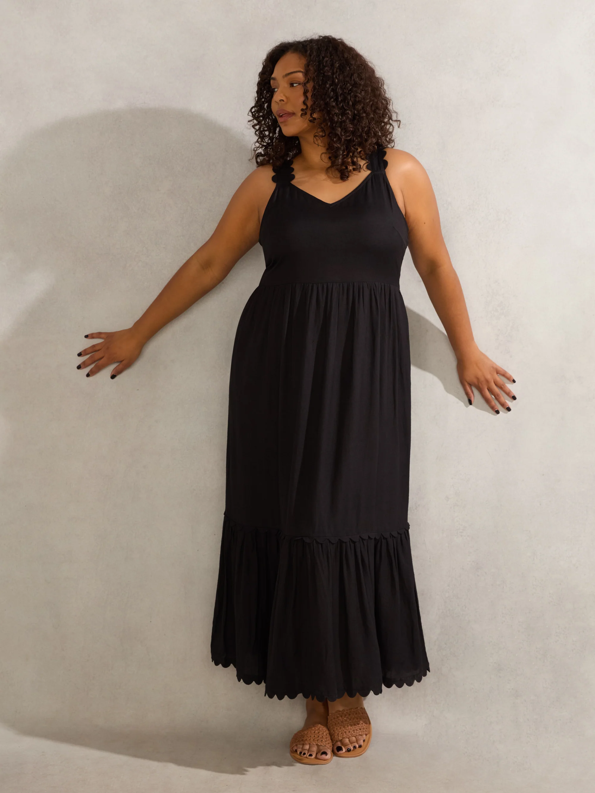 Black Linen Blend Scallop Dress - Image 3