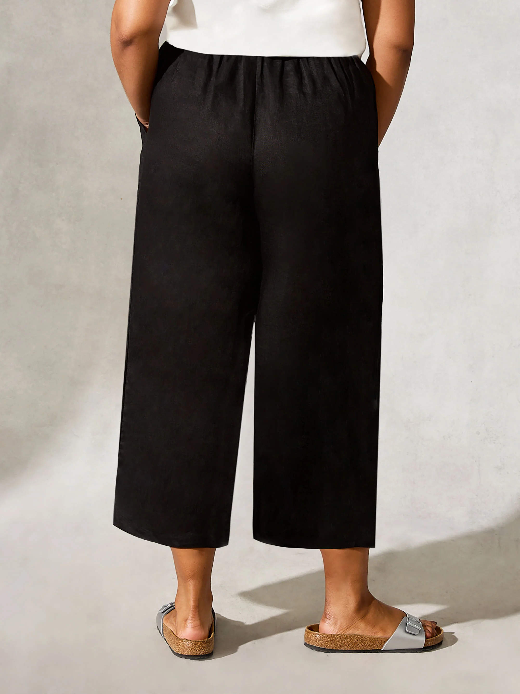 Black Linen Cropped Trouser - Image 3