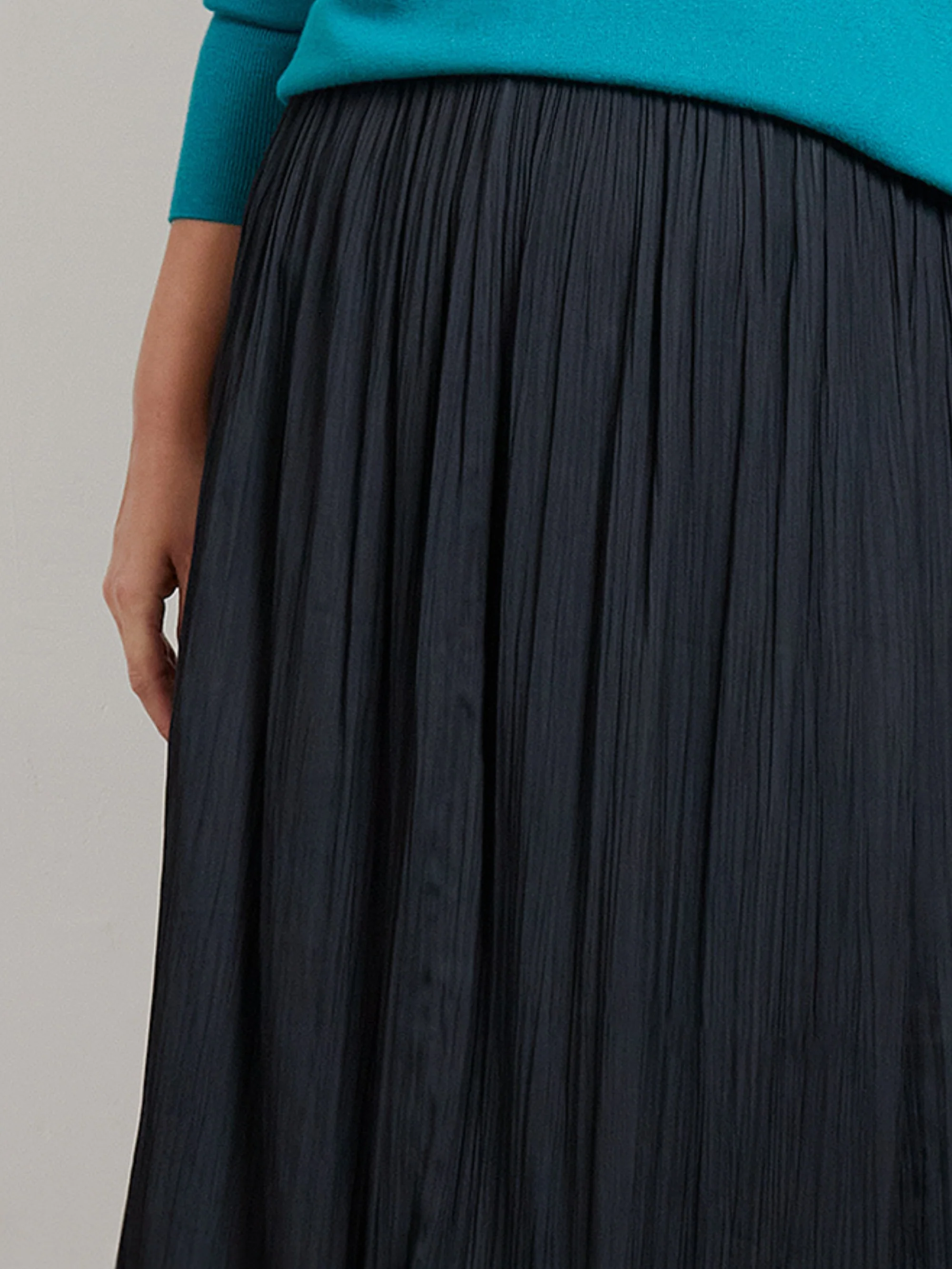Black Pleated Midi Skirt - Image 4