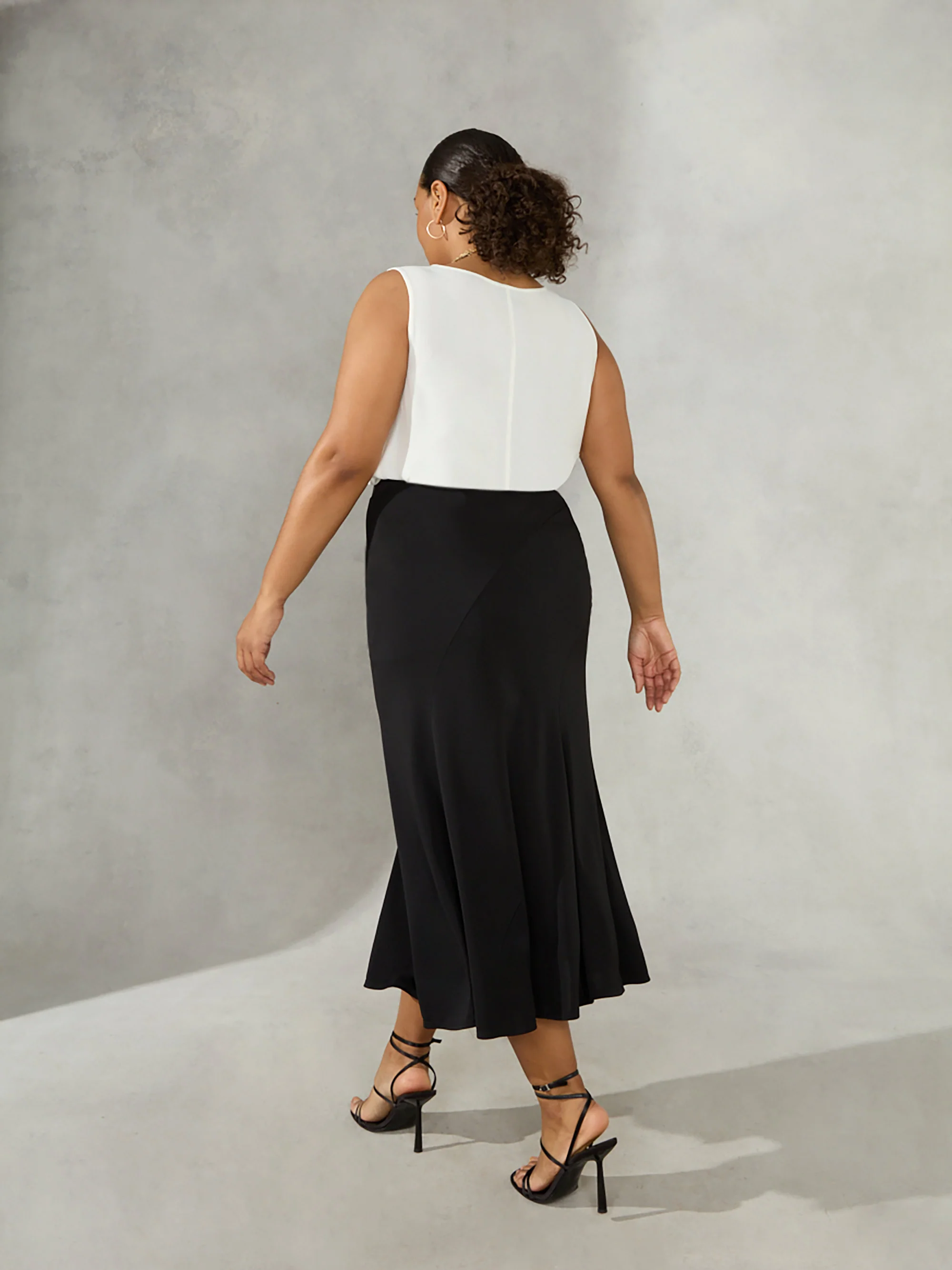 Black Seam Detail Midi Skirt - Image 3