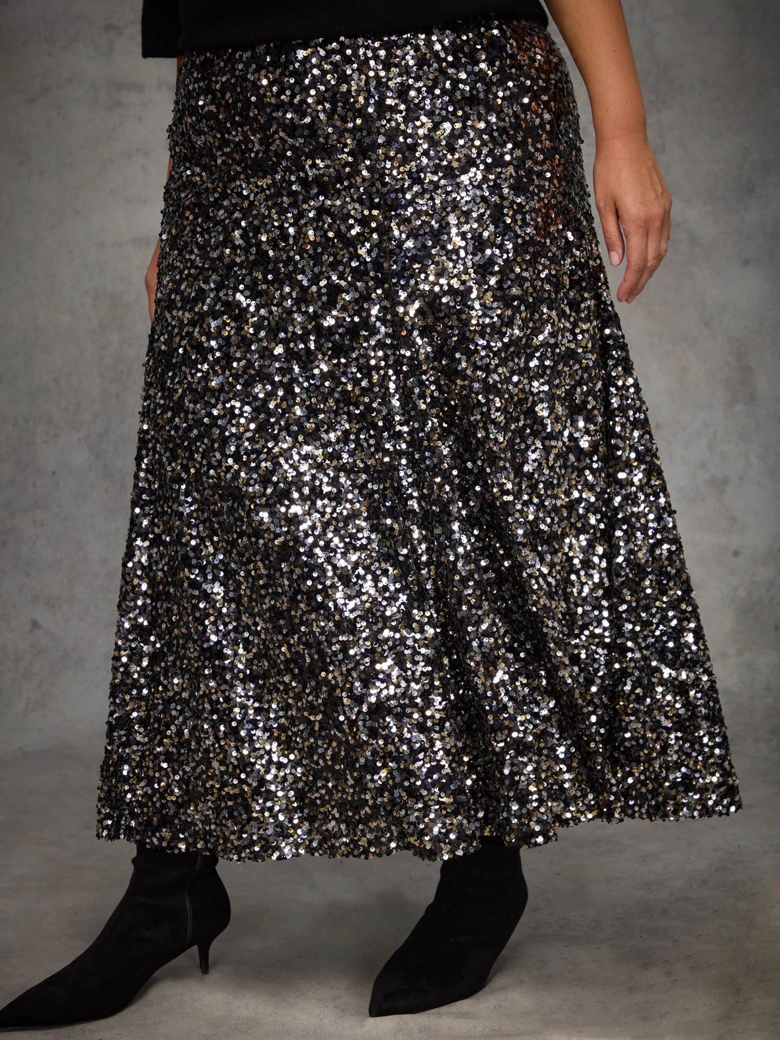 Black Sequin Flared Midaxi Skirt - Image 3