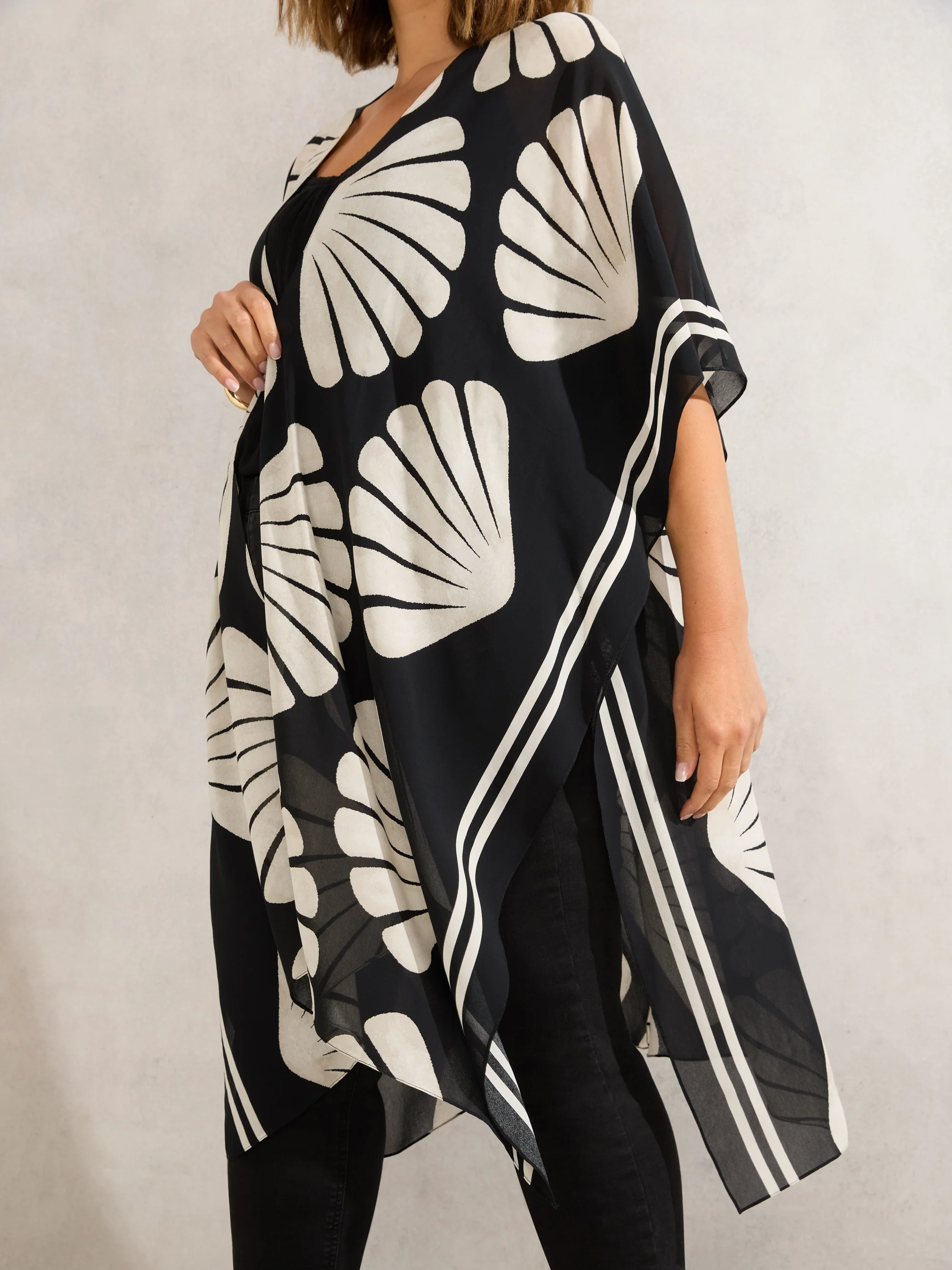 Black Shell Print Longline Kimono - Image 4