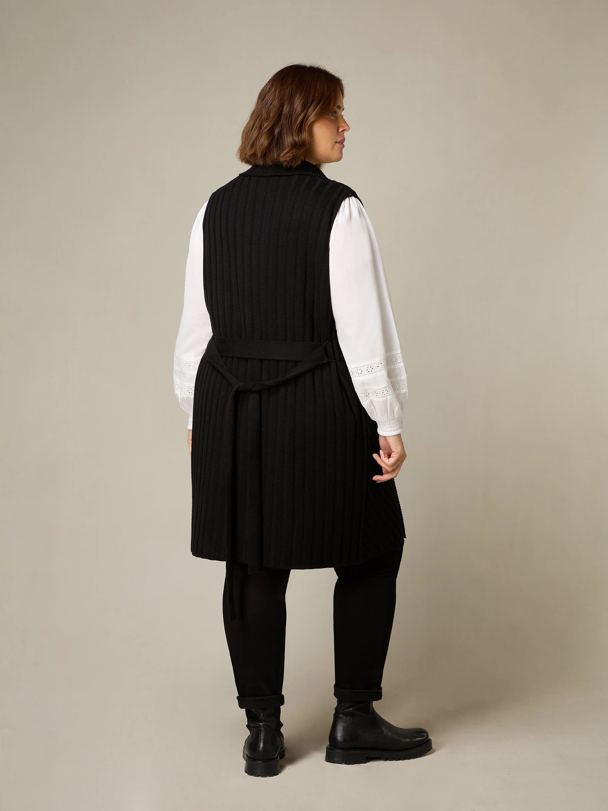 Black Sleeveless Cardigan - Image 4