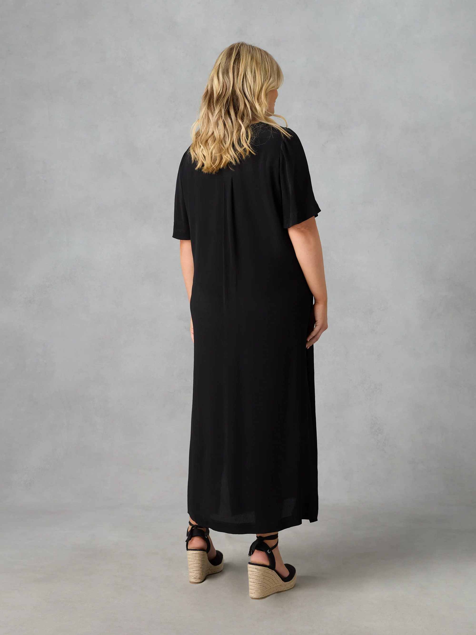 Black V-Neck Maxi Dress - Image 3