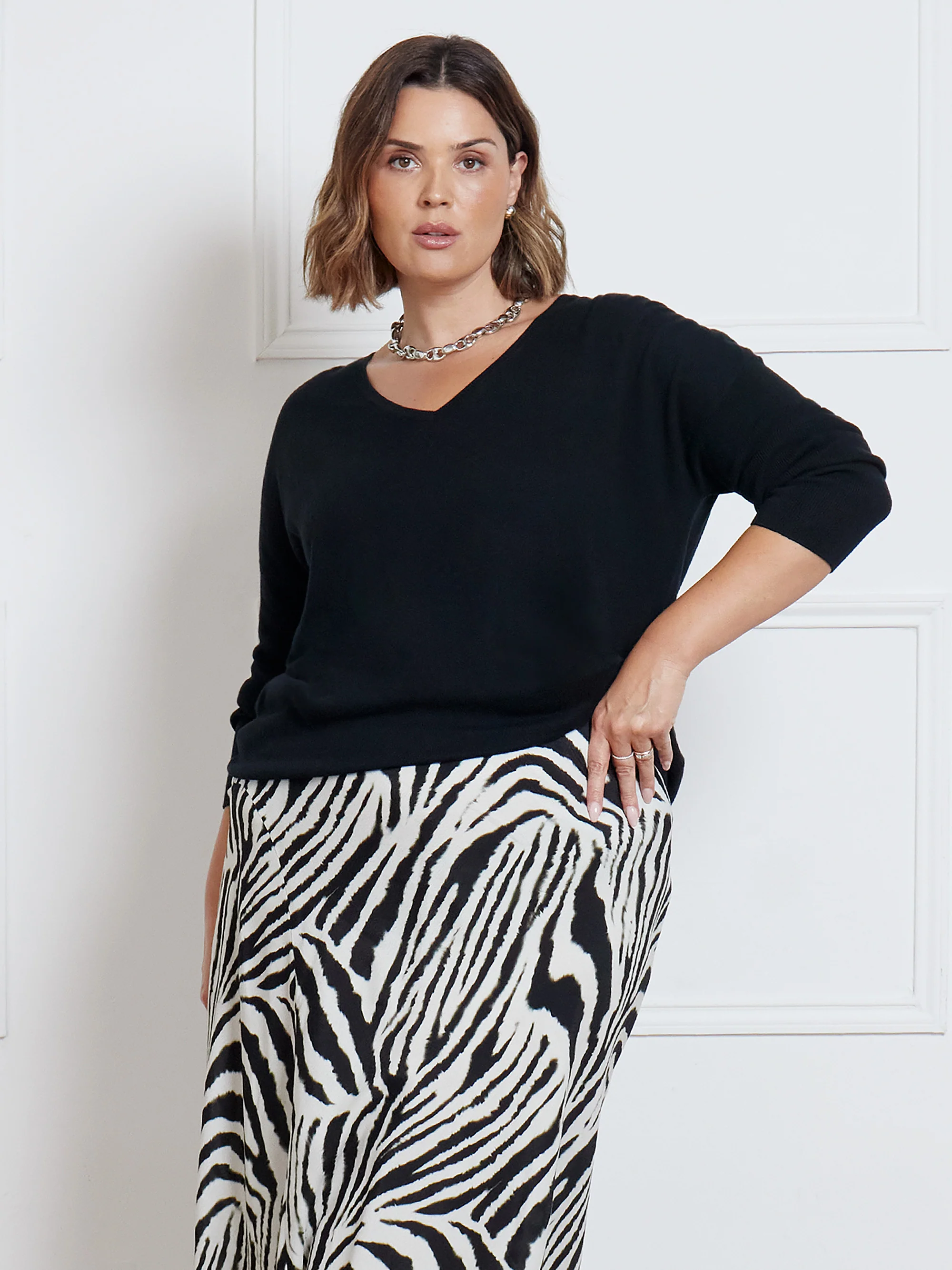 Black V-Neck Relaxed Jumper - Image 2