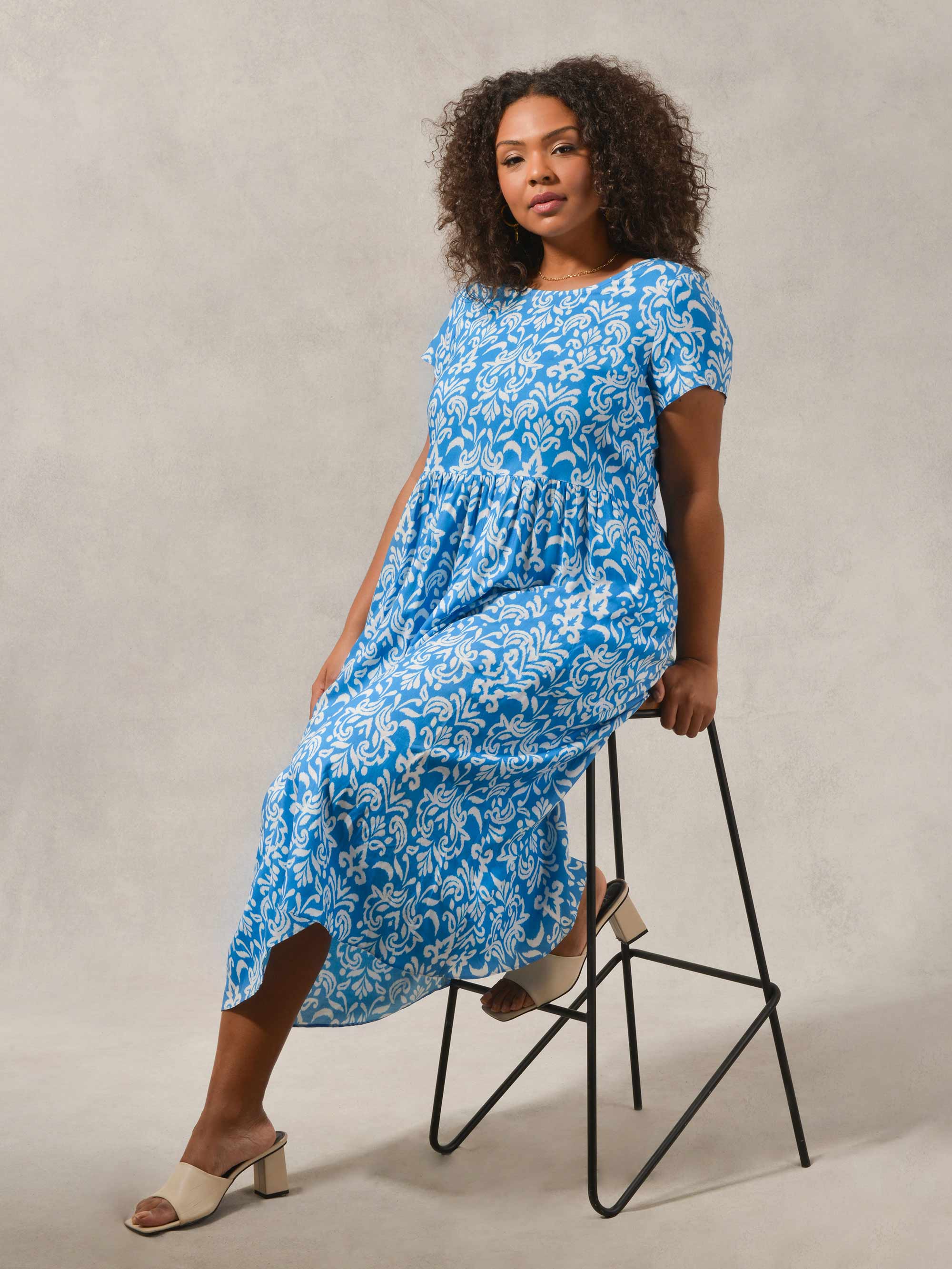 Blue And White Print Short Sleeved Midi Dress - Image 3