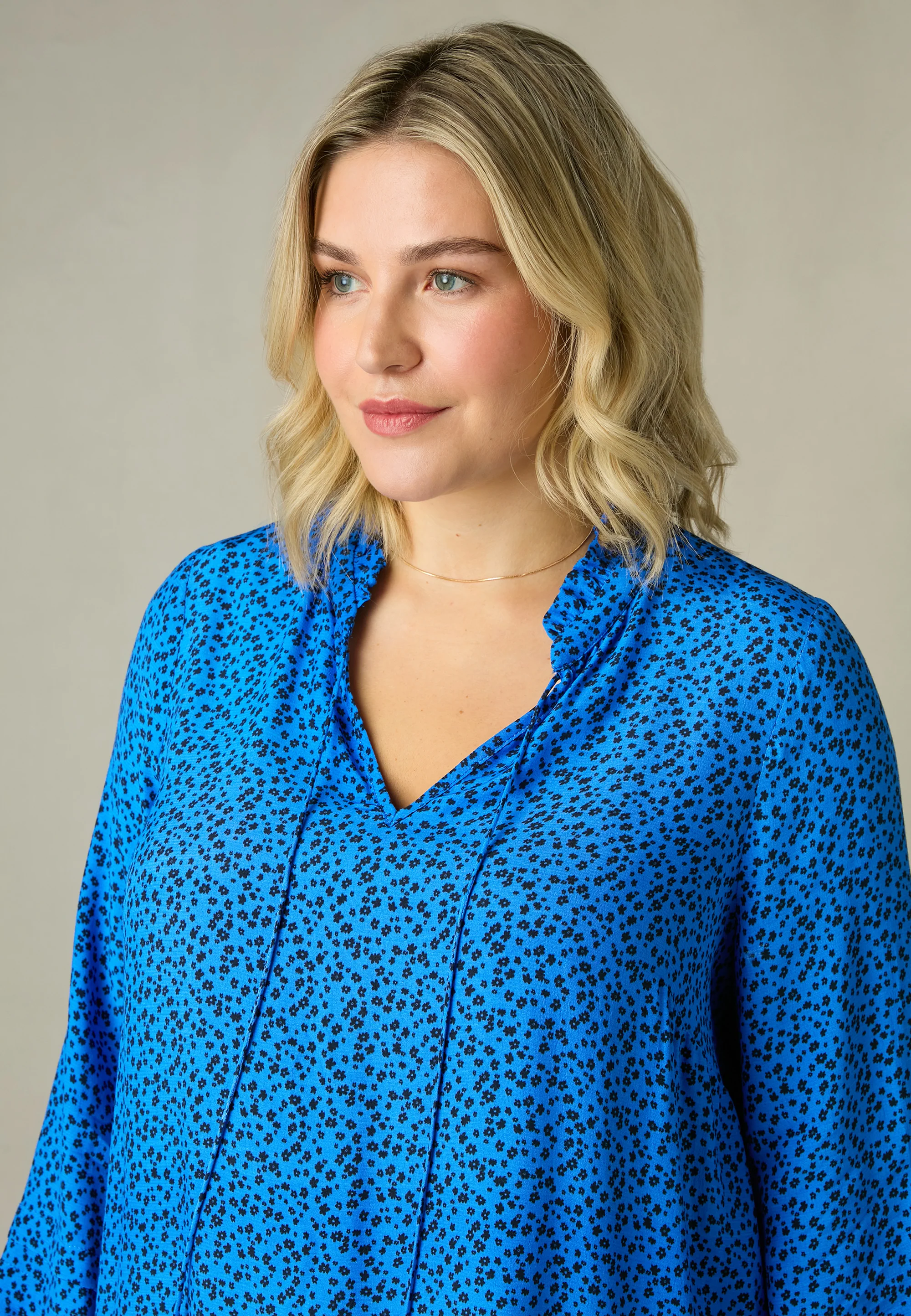 Blue Ditsy Print Pleat Sleeve Blouse - Image 4