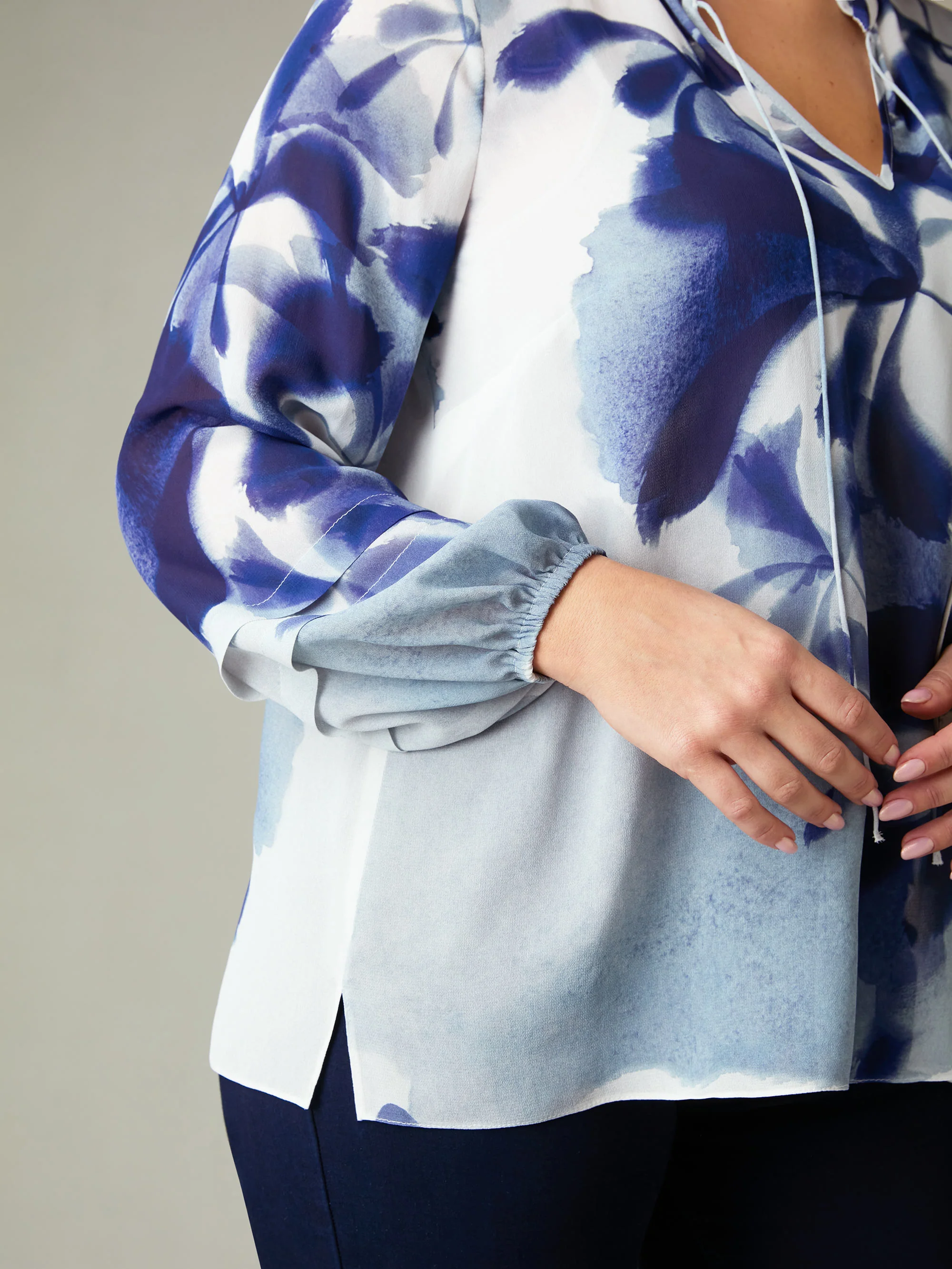 Blue Floral Print Pleat Sleeve Blouse - Image 6